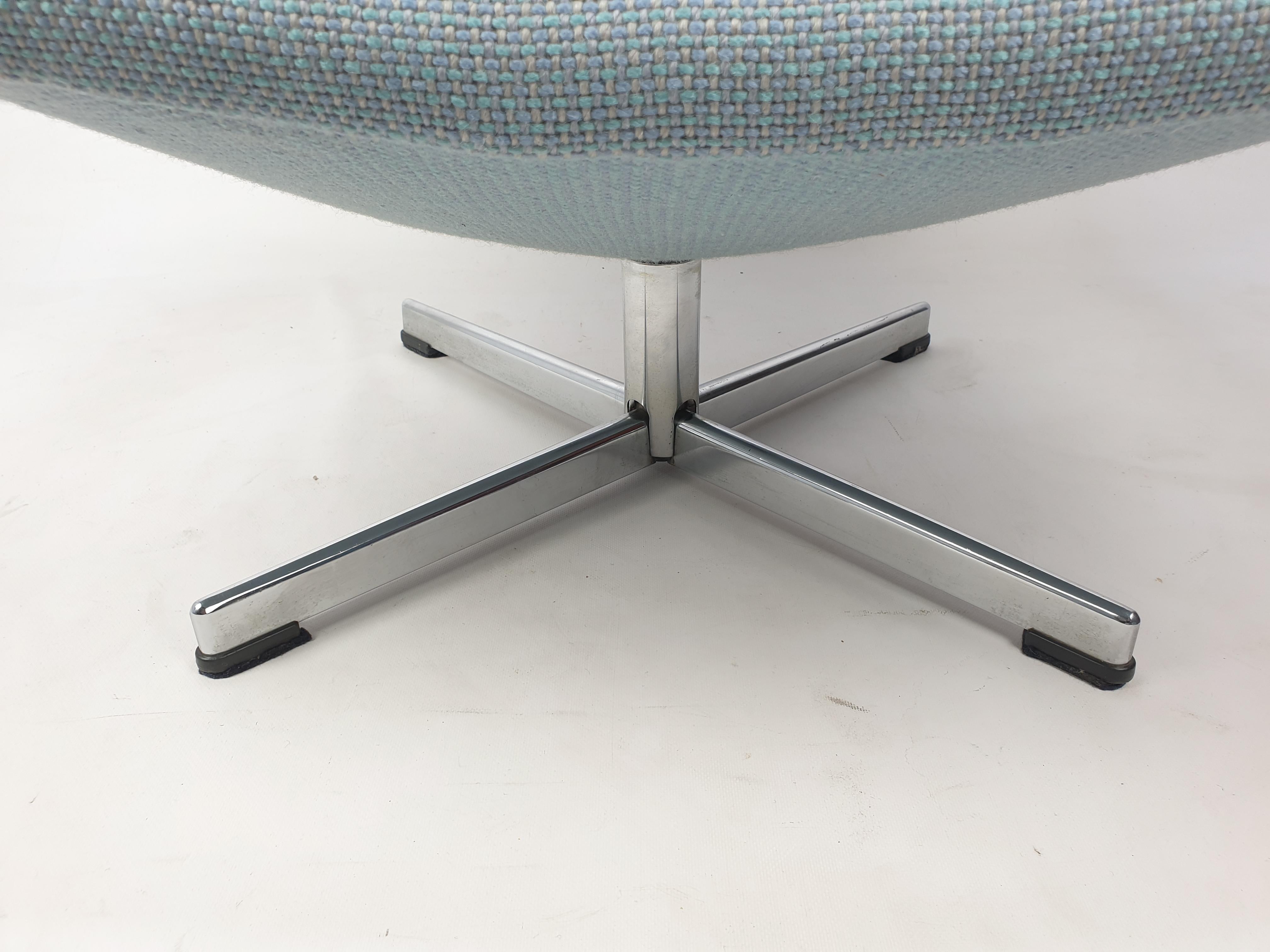 Metal Oyster Chair with Cross Base by Pierre Paulin for Artifort, 1965 For Sale