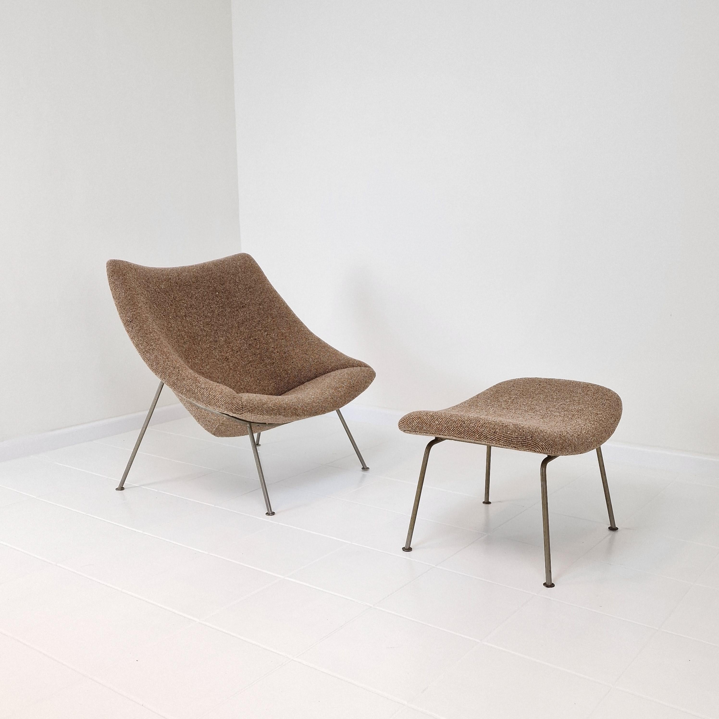 Mid-Century Modern Oyster Chair with Ottoman by Pierre Paulin for Artifort, 1960s For Sale