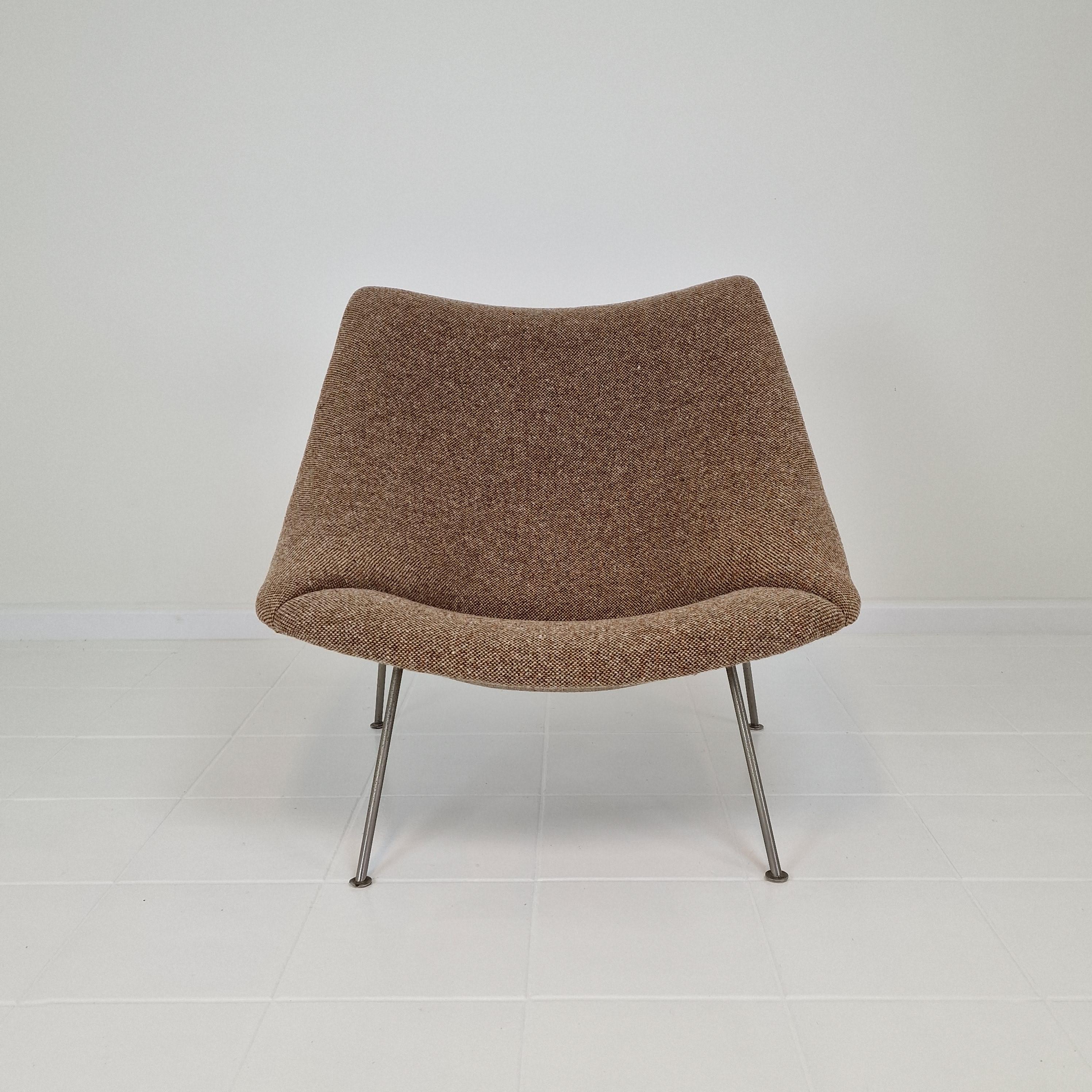 Mid-20th Century Oyster Chair with Ottoman by Pierre Paulin for Artifort, 1960s For Sale