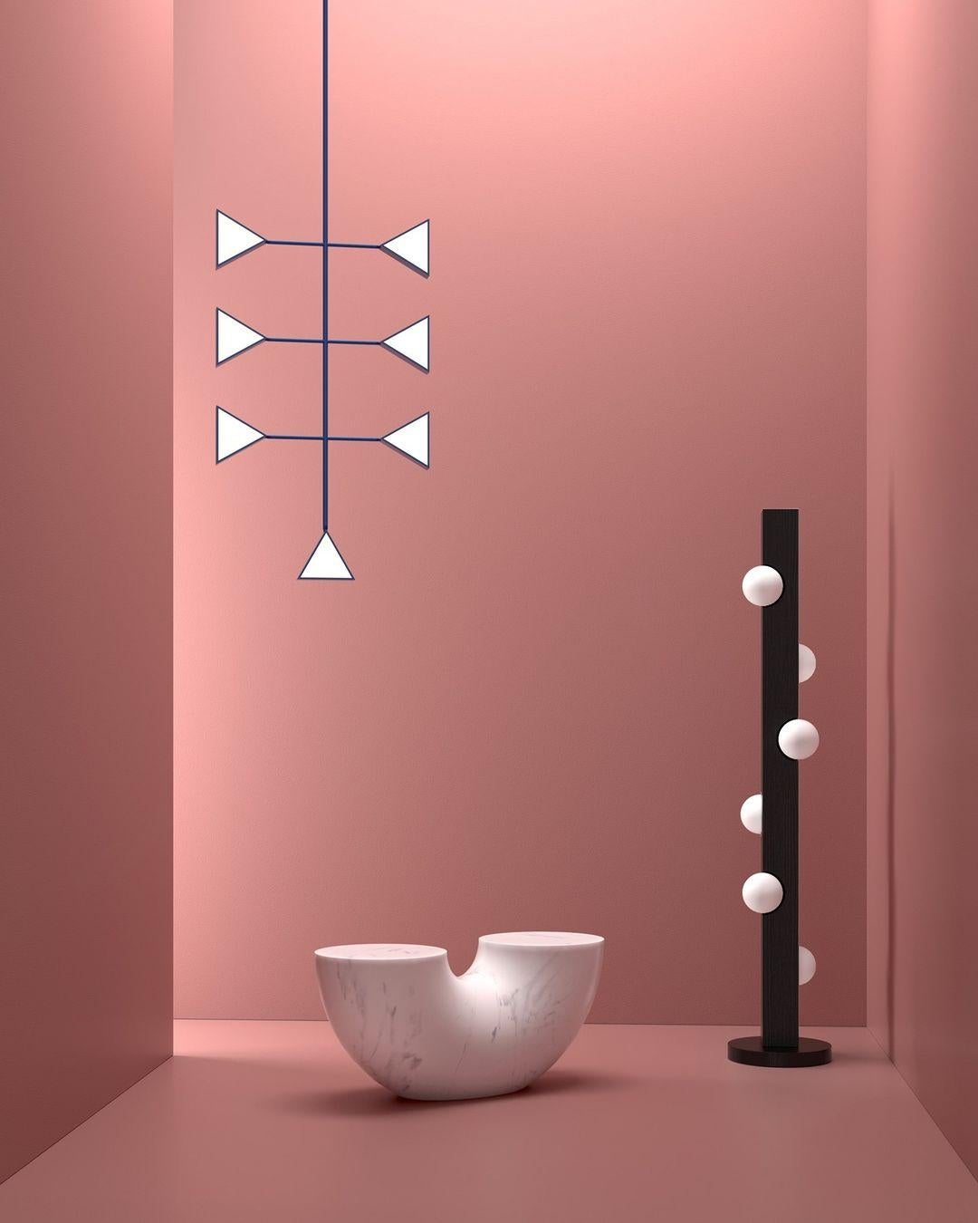 Lámpara de pie de madera oscura Oyster de Atelier Areti Posmoderno en venta