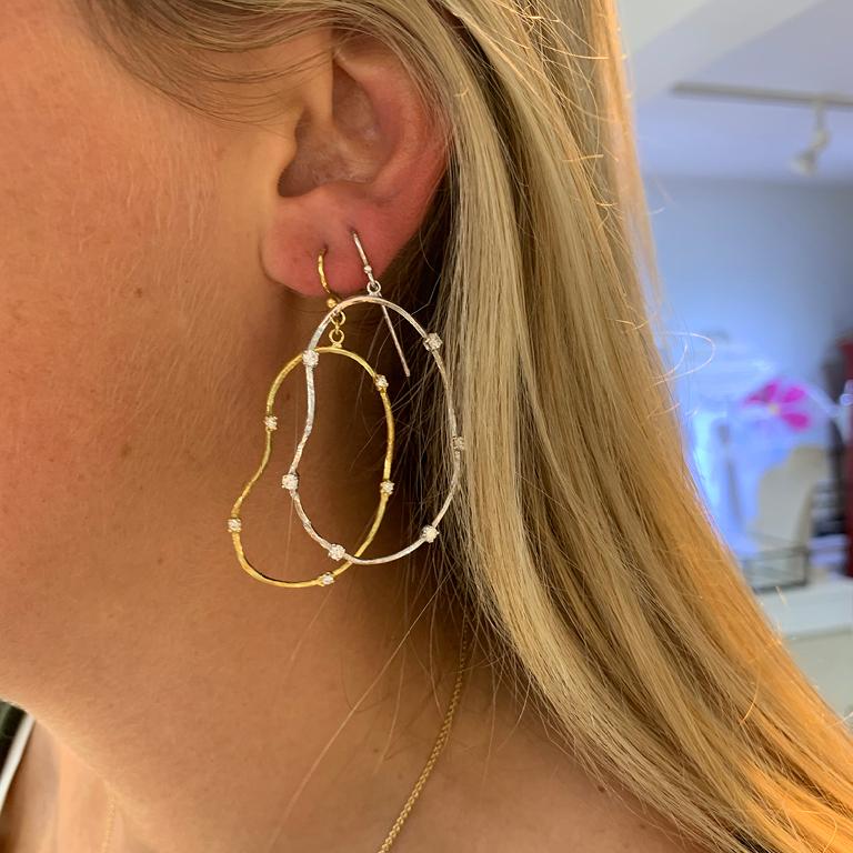 Susan Lister Locke Oyster Earrings with 0.35 Carat Sapphires in 18 Karat Gold In New Condition For Sale In Nantucket, MA