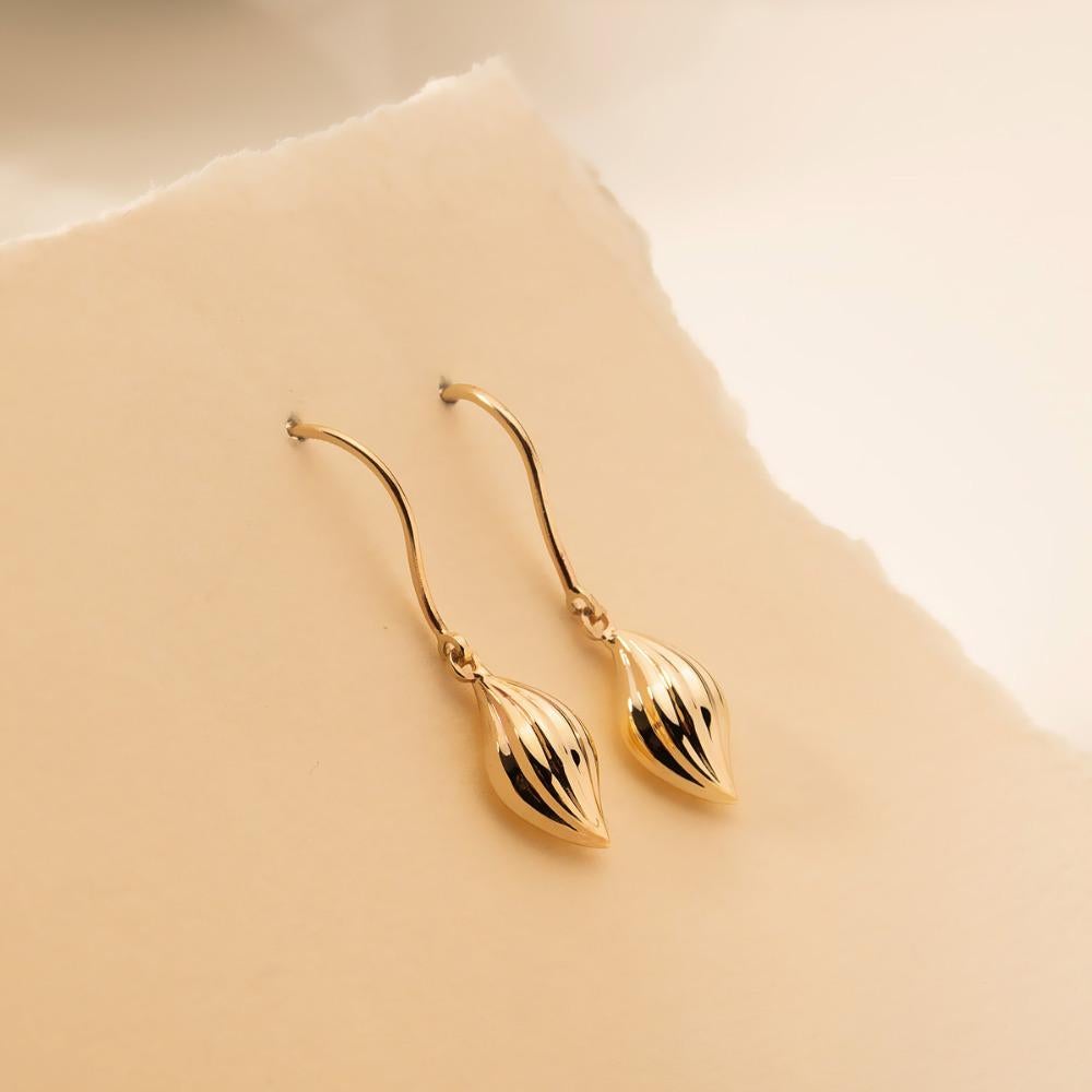 Women's Oyster Hook Earrings in 14K Solid Yellow Gold For Sale
