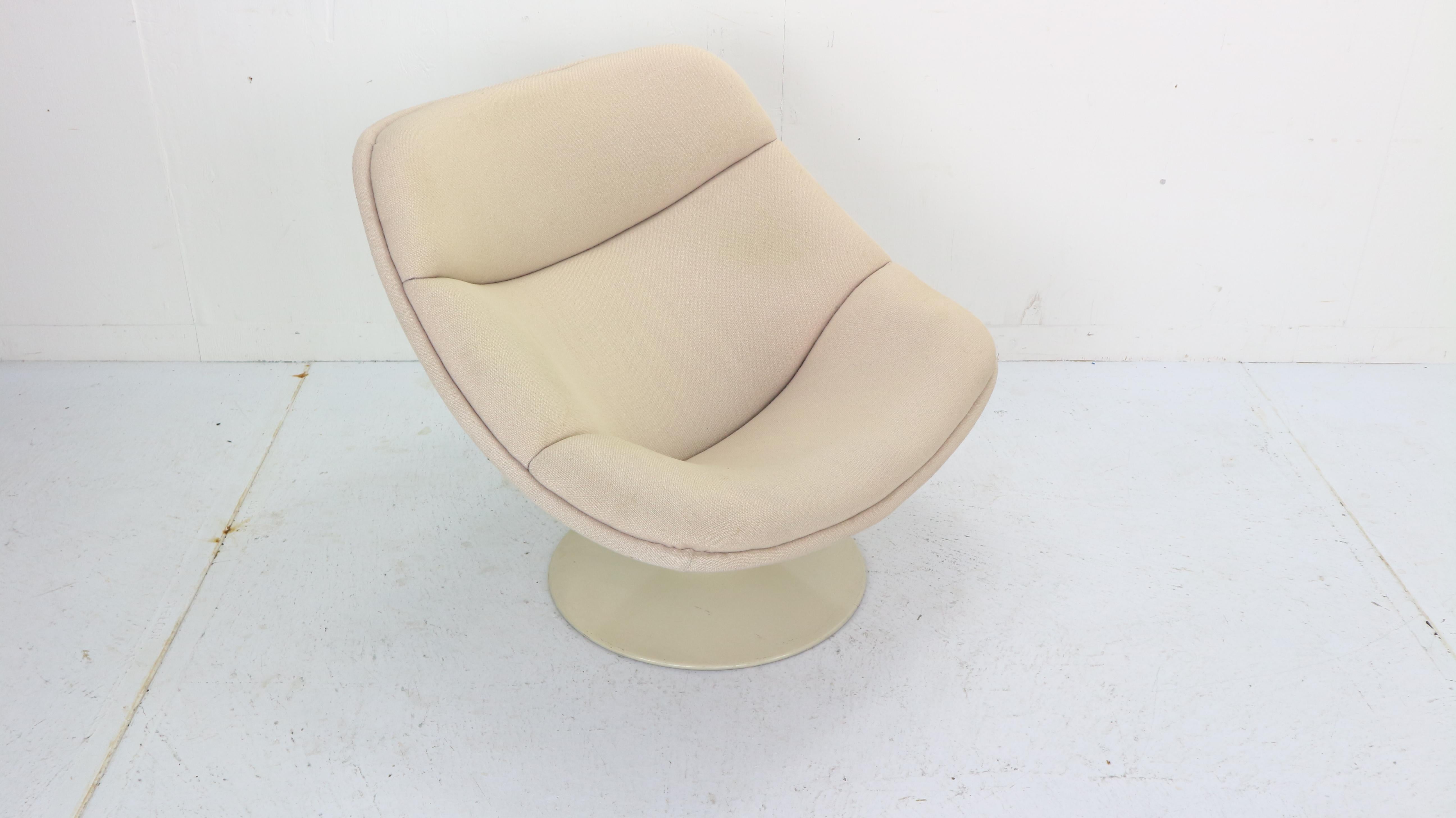 Mid-Century Modern Oyster Lounge Chair By Pierre Paulin For Artifort #557 Model, 1960s Netherlands 