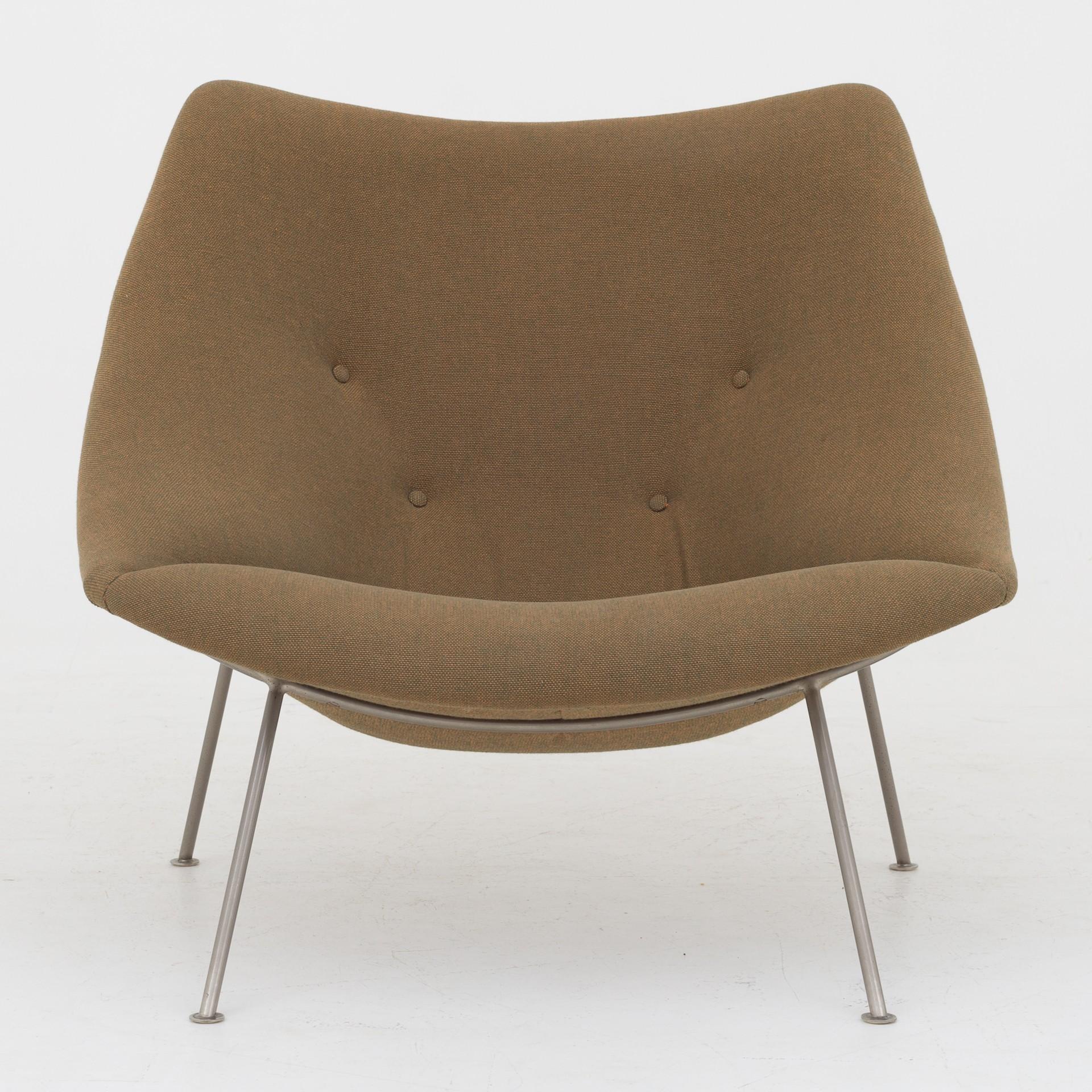 Scandinavian Modern Oyster Lounge Chair by Pierre Paulin