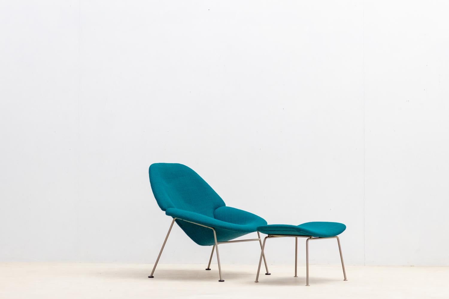 F555 Lounge Chair by Pierre Paulin for Artifort For Sale 3