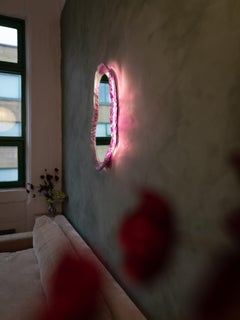 Miroir Oyster en améthyste par Courtney Kinnare Plastique recyclé, durable, LED