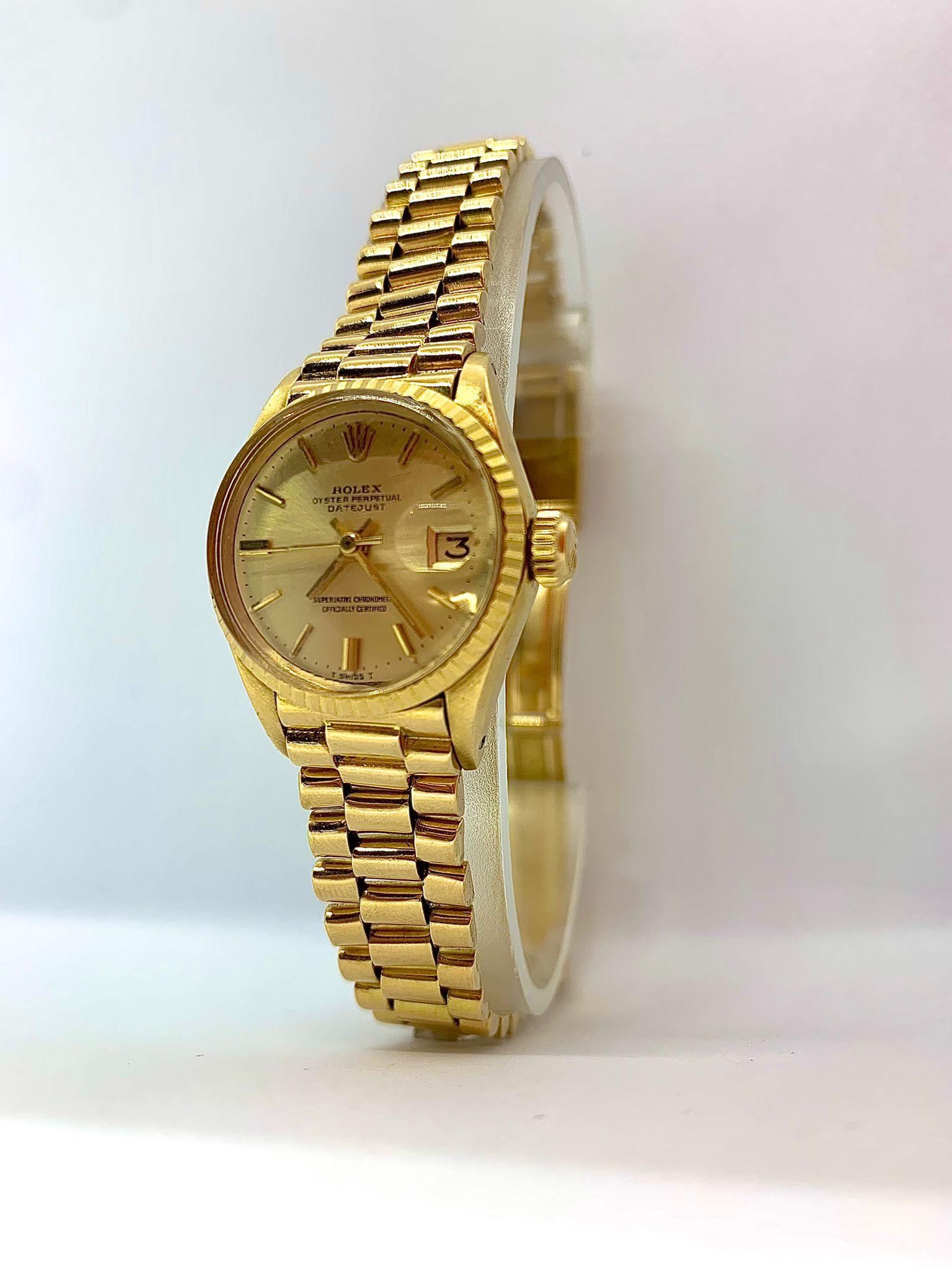 Late 20th Century Oyster Perpetual Datejust Gold Watch, Jewelry, 70s For Sale