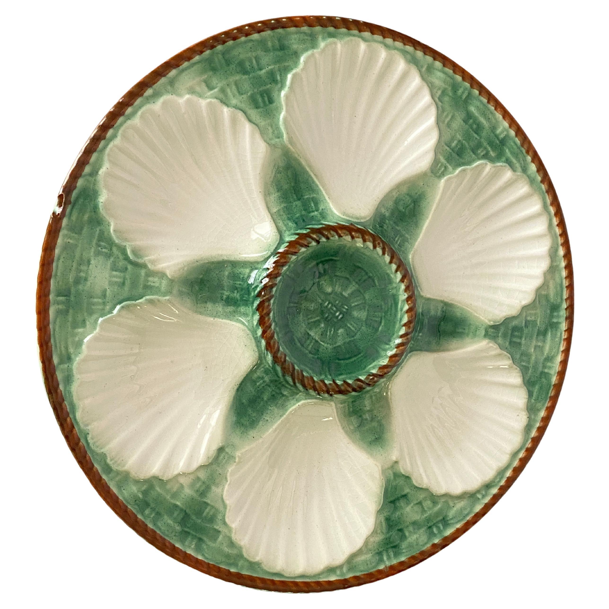 Austernteller aus Majolika in grüner und weißer Farbe, 19. Jahrhundert, Frankreich im Angebot