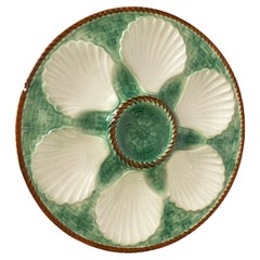 Plato de ostra en mayólica de color verde y blanco, S. XIX, Francia
