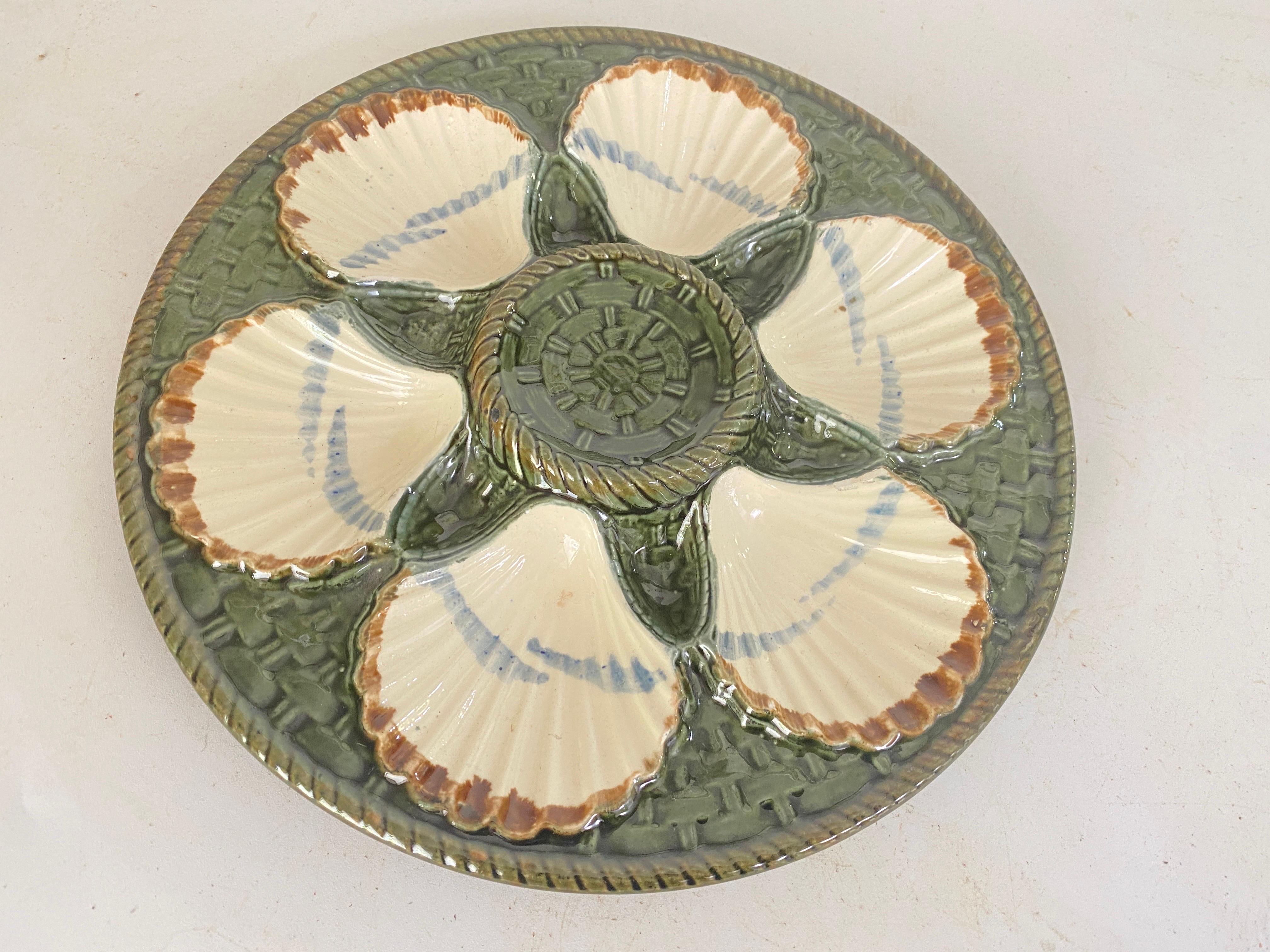 Oyster Plate in Majolica Green and White Color 19th Century Longchamp Set of 2 In Good Condition In Auribeau sur Siagne, FR