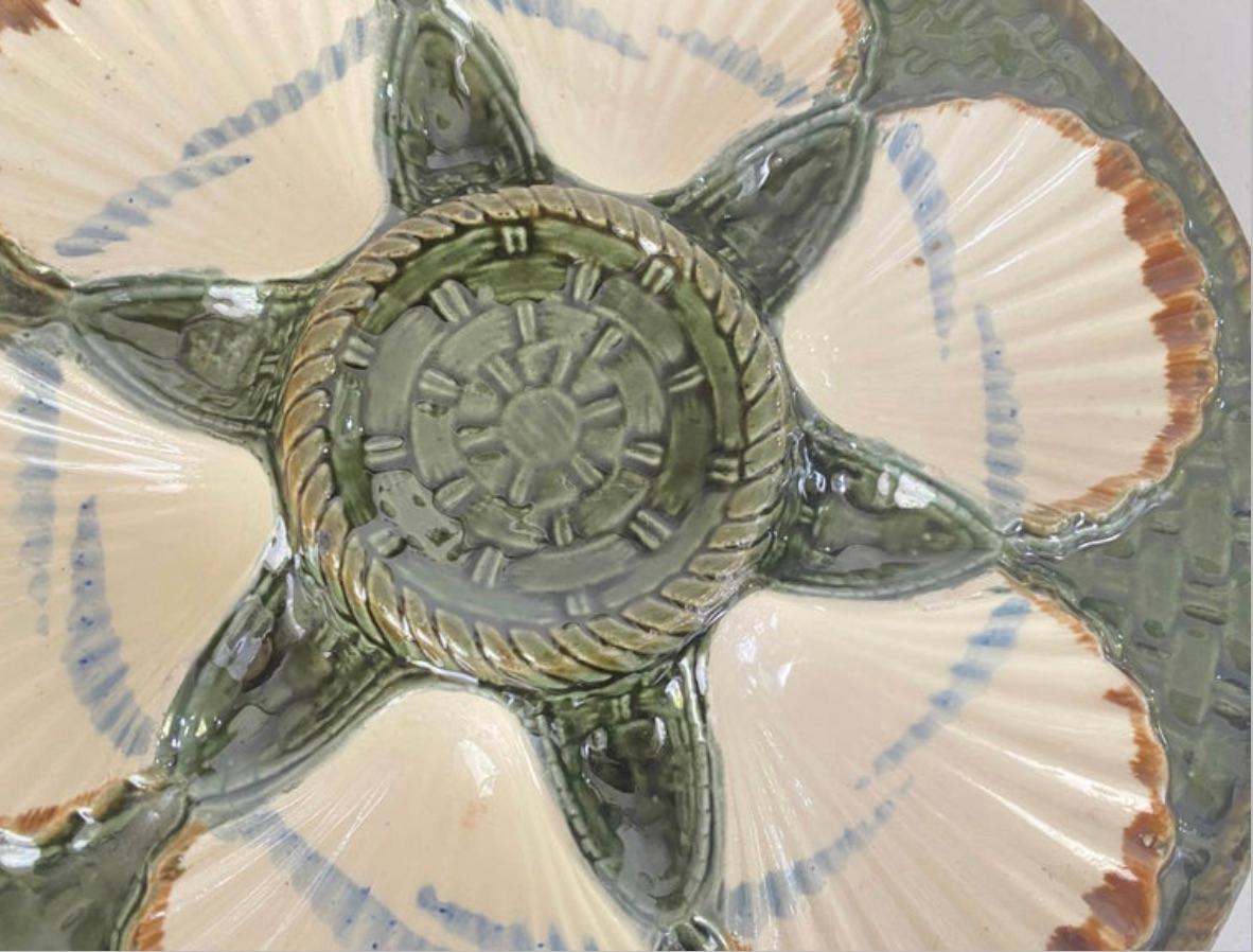 Oyster Plate in Majolica Green and White Color 19th Century Longchamp Set of 2 In Good Condition For Sale In Auribeau sur Siagne, FR
