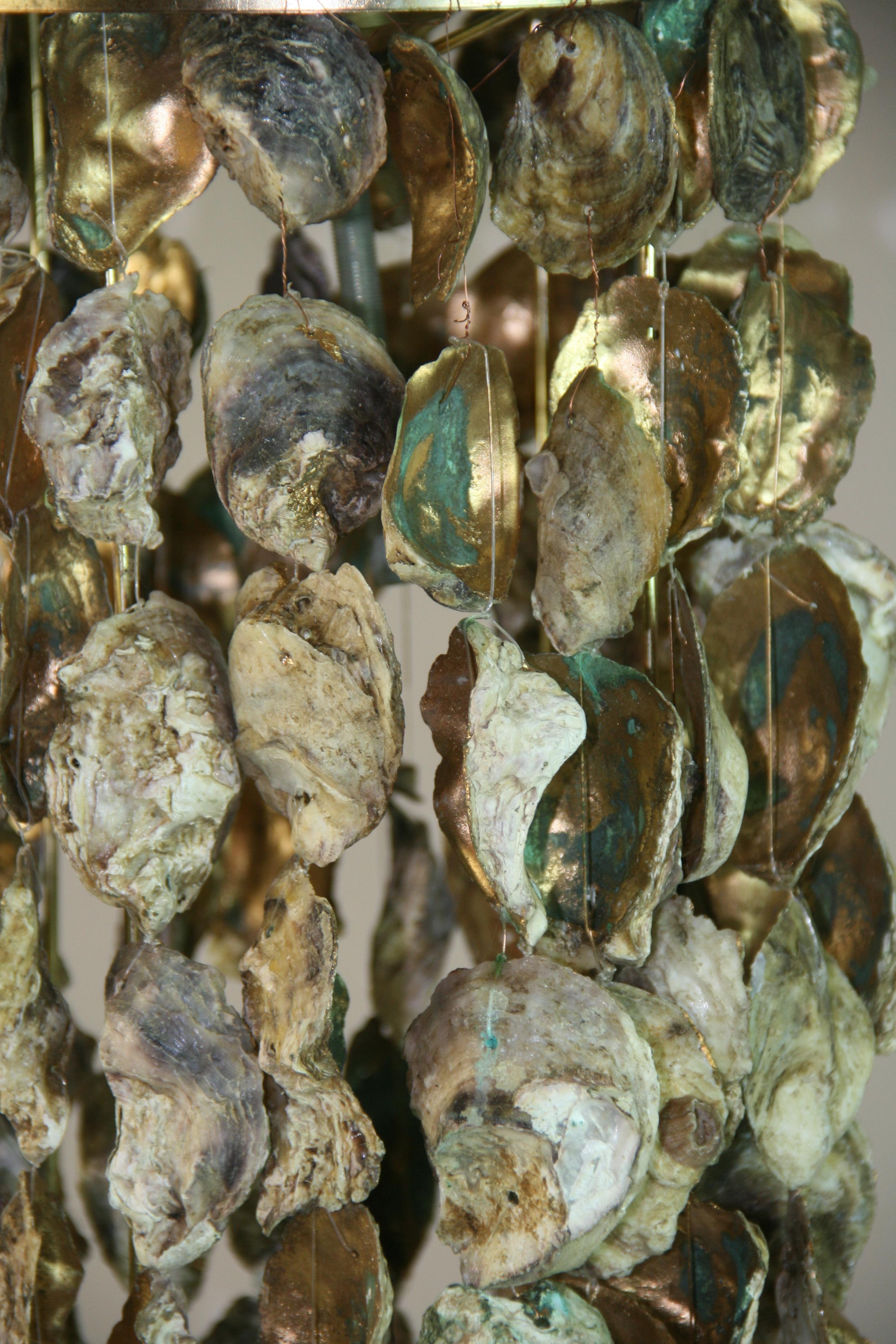 Metà XX secolo Lampada a sospensione Oyster Shell (2 disponibili) in vendita