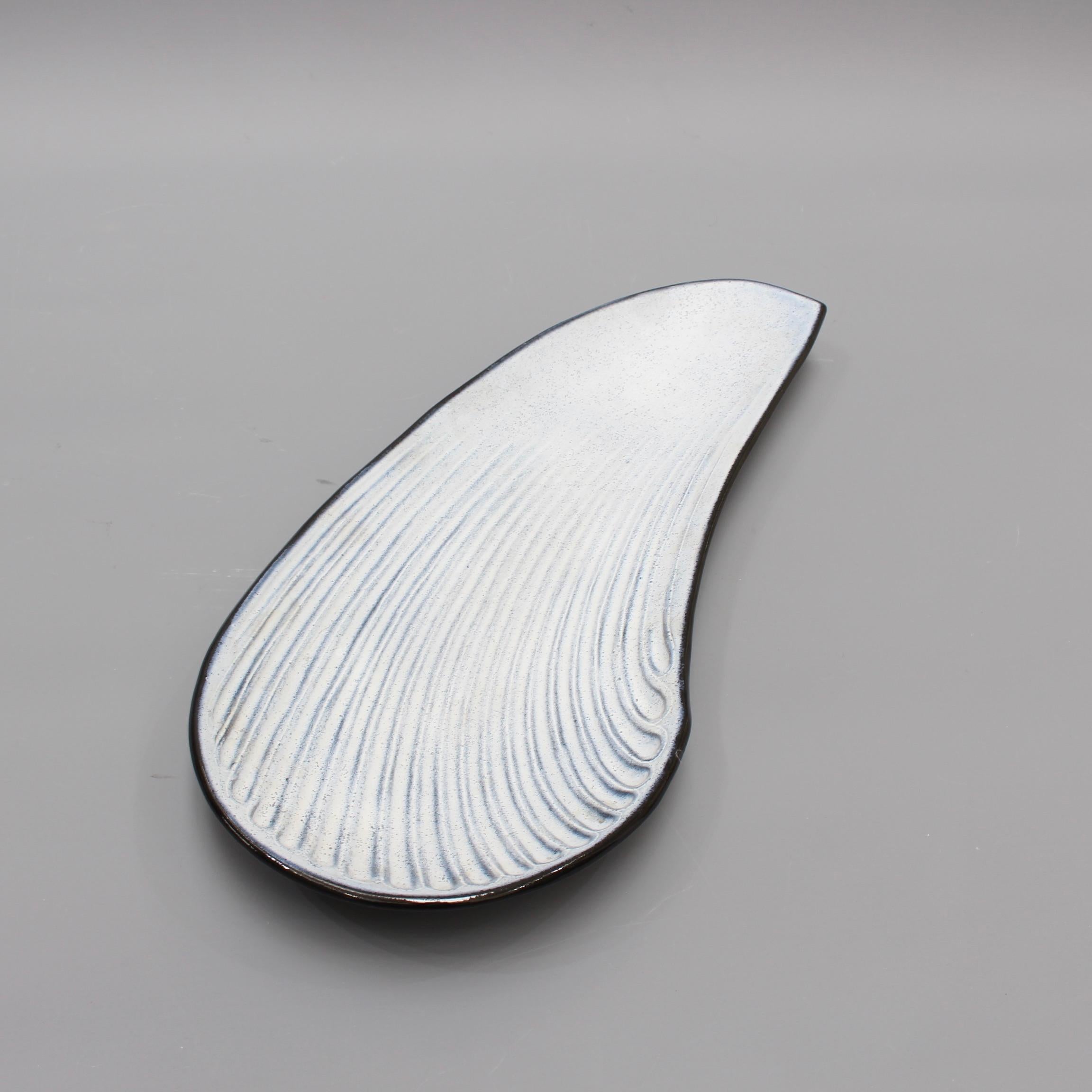 Oyster Shell Shaped Ceramic Tray by Marcel Guillot, circa 1960s In Good Condition In London, GB