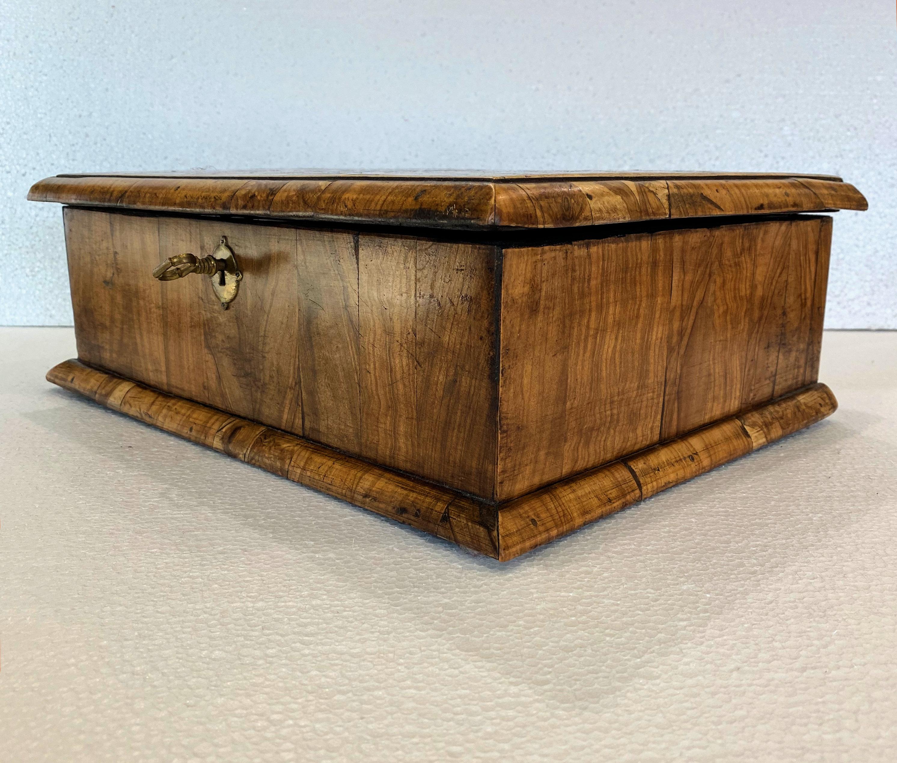 Oyster Veneered Antique Styled Jewellery Box For Sale 2