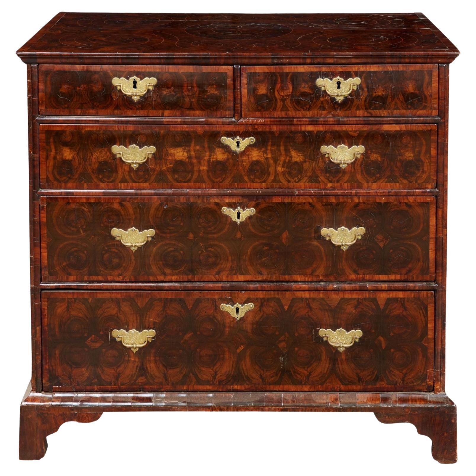 Austernfurnierte William- und Mary-Kommode