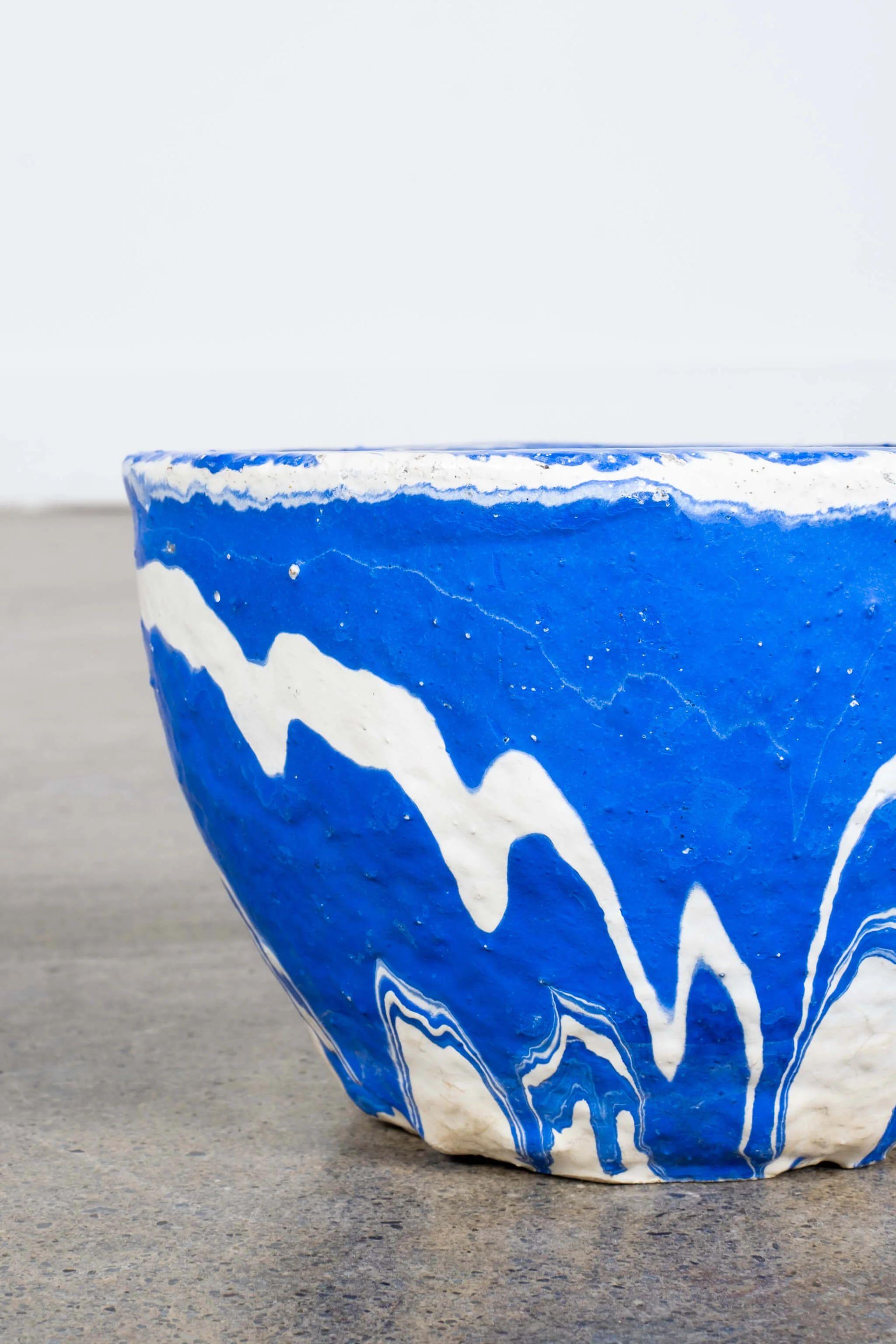 Vaso a vortice blu piccolo

SU OZARK ROADSIDE POTTERY
La 