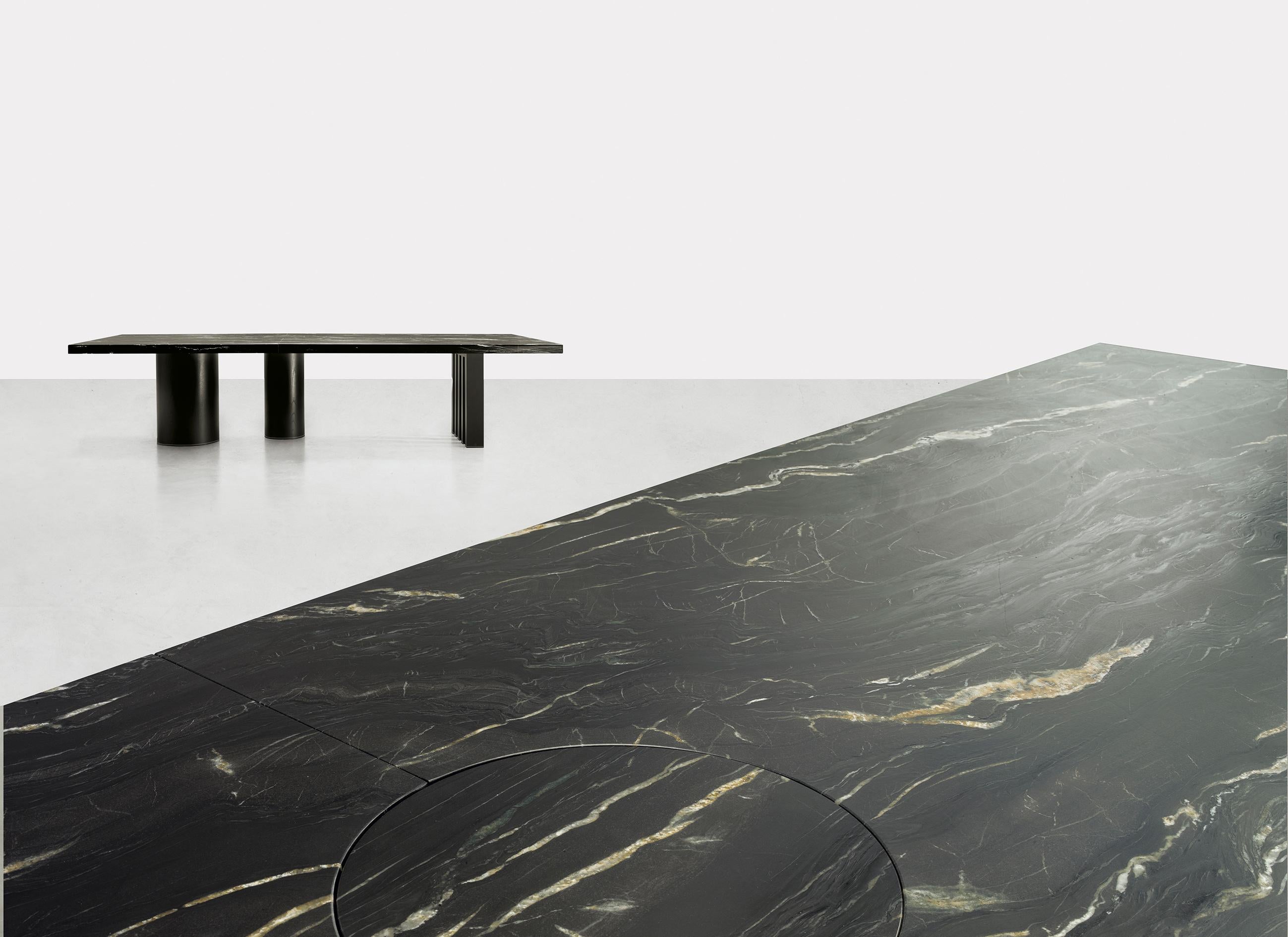 Ozark, rechteckiger Tisch, differenzierte Gestelle, Dainelli Studio für Somaschini (Lackiert) im Angebot