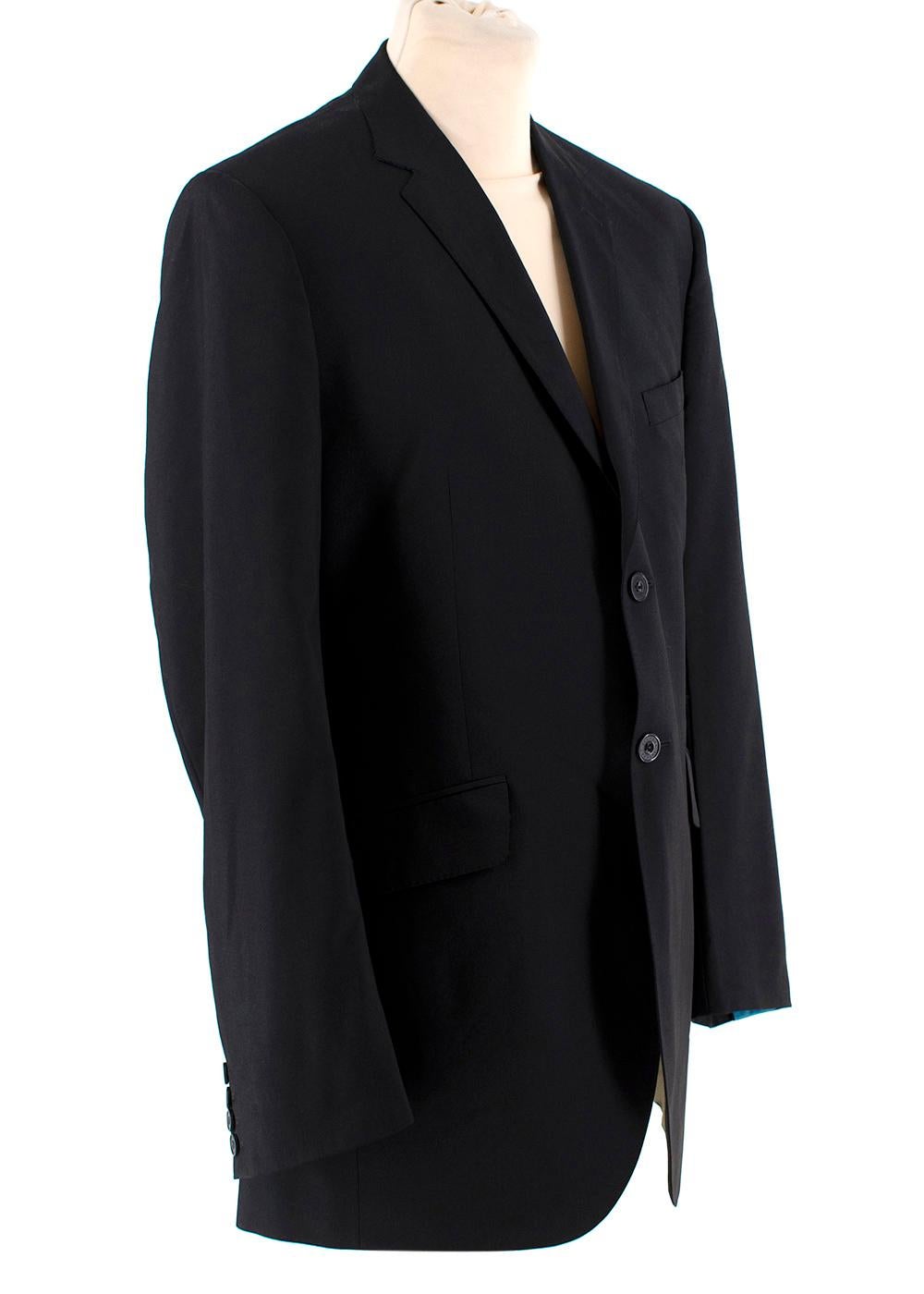 Ozwald Boateng Black Wool Blend Single Breasted Blazer Jacket

-Made of a lightweight wool fabric 
-Classic single breasted cut 
-3 pockets to the front 
-Button fastening to the from 
-Fully lined 
-3 inner pockets 
-Buttoned cuffs 
-Vents to the