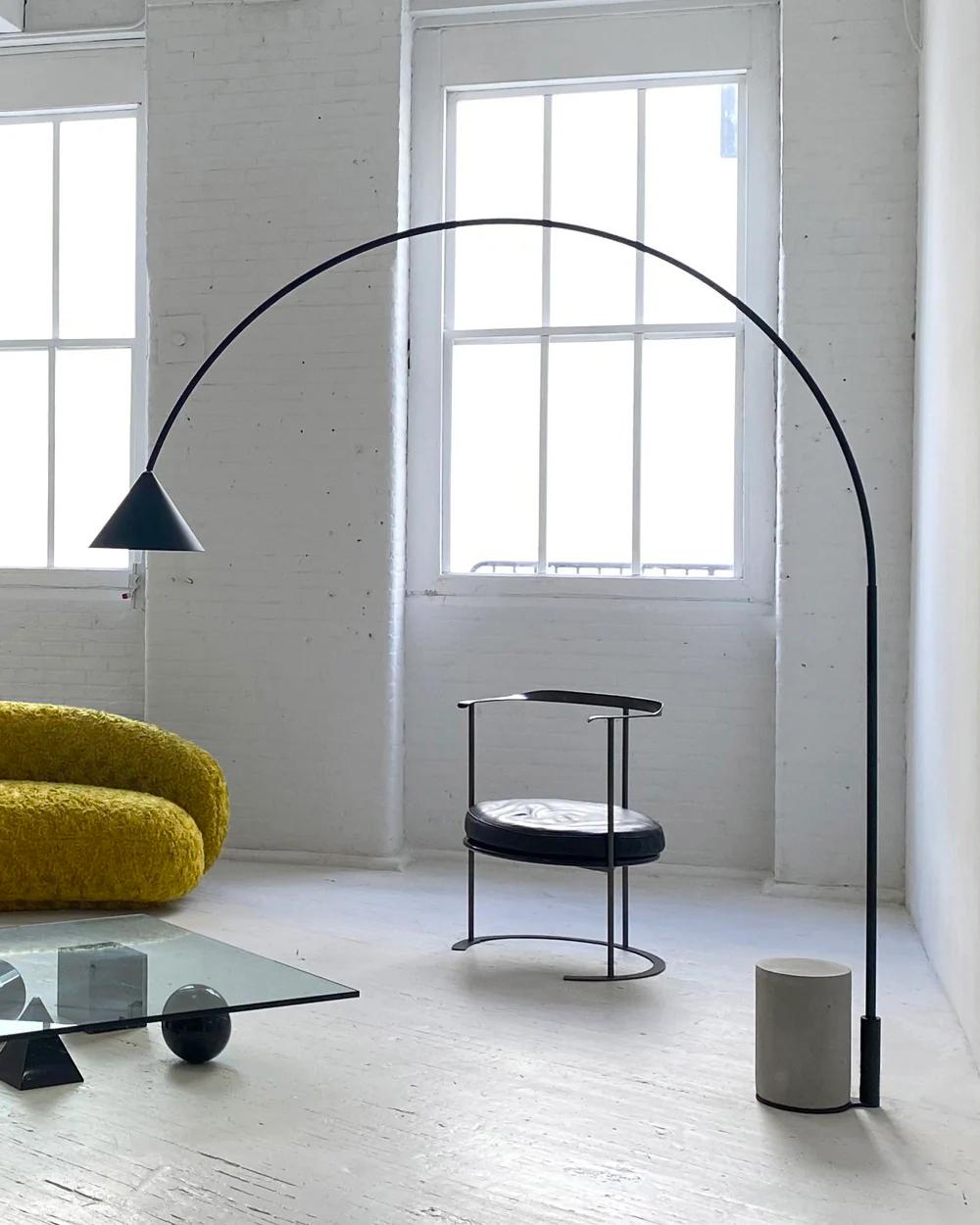 Lampadaire Ozz en métal et base en béton de Paolo Cappello et Simone Saba Neuf - En vente à Brooklyn, NY