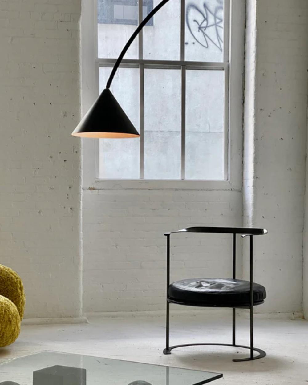 XXIe siècle et contemporain Lampadaire Ozz en métal et base en béton de Paolo Cappello et Simone Saba en vente