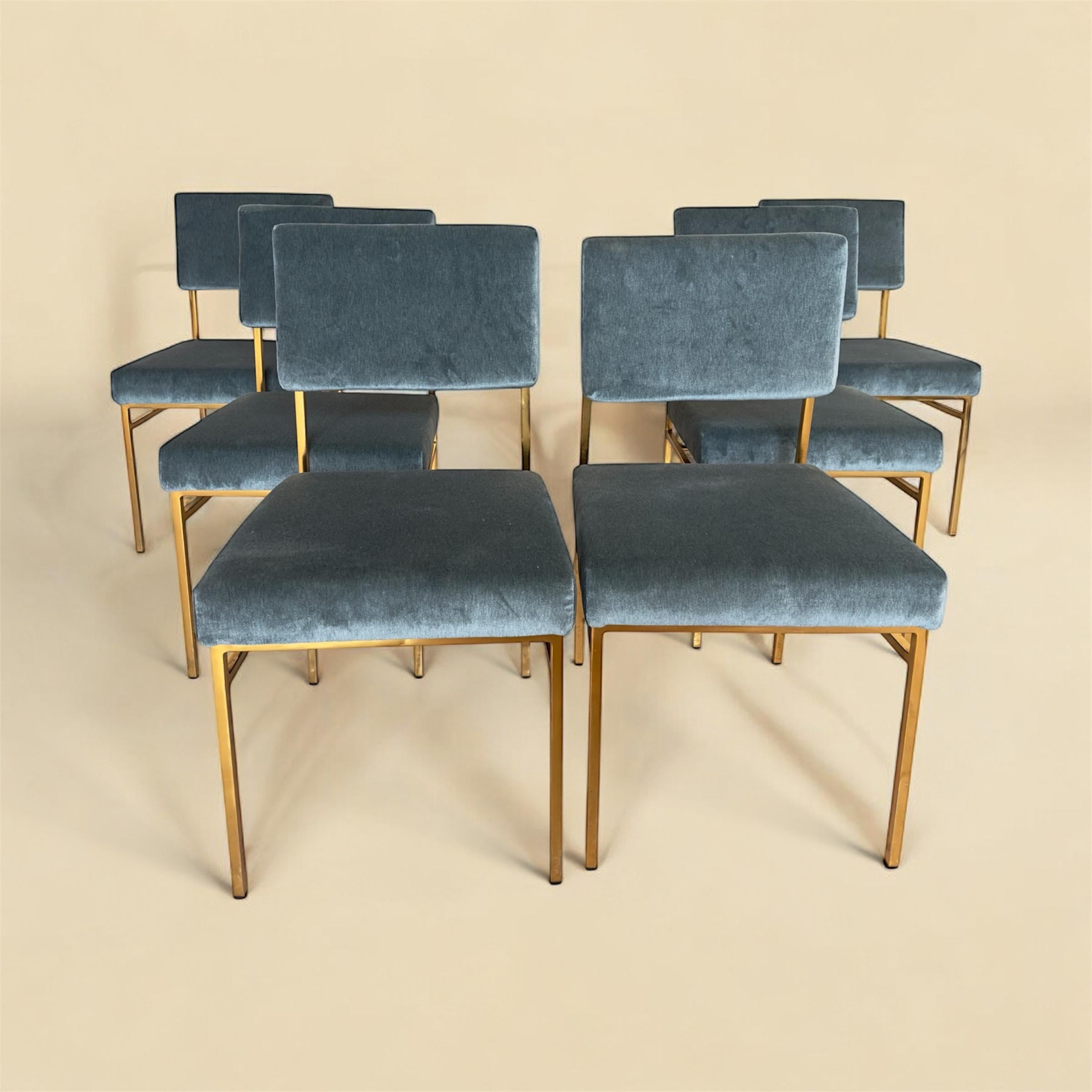 Philippon Lecoq chairs produced by Airborne in gold metal, with wool velvet seats and backrests from Pierre Frey.
They were selected for the Industrial Design Exhibition in Paris in the 1960s.
These chairs are unique in that they have gold legs,