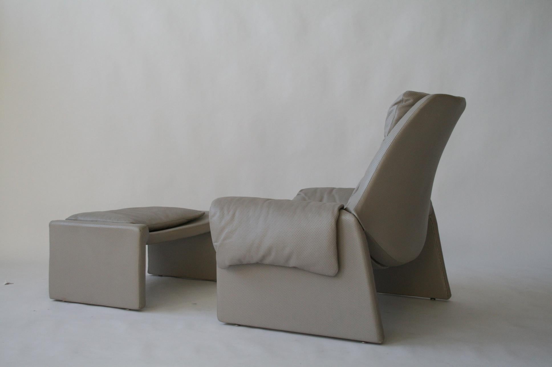 Mid-Century Modern P-60 Saporiti Lounge Chair and Ottoman by Vittorio Introini