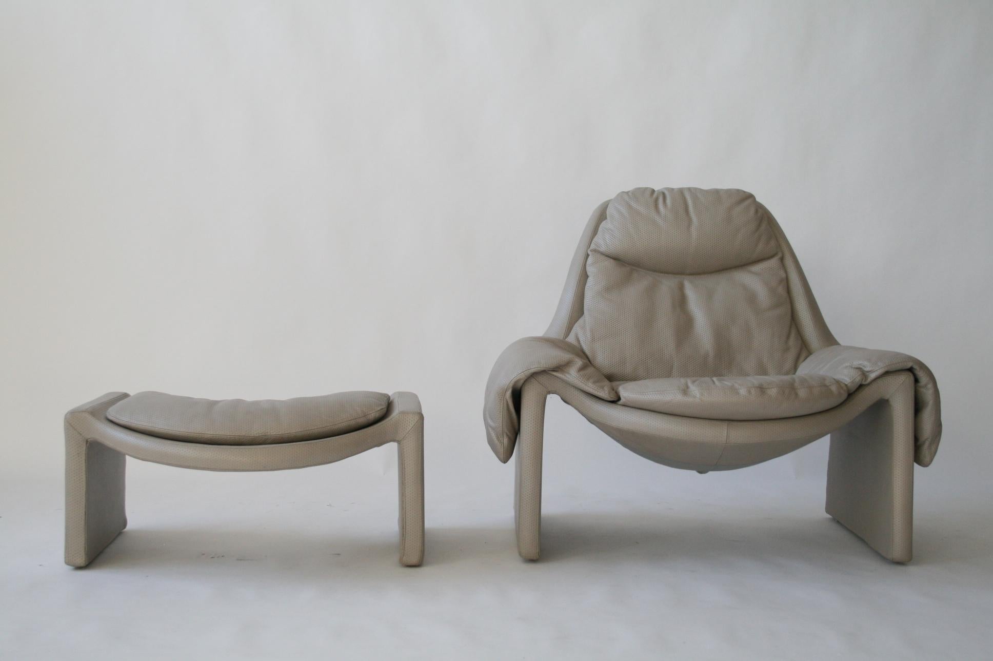 Italian P-60 Saporiti Lounge Chair and Ottoman by Vittorio Introini