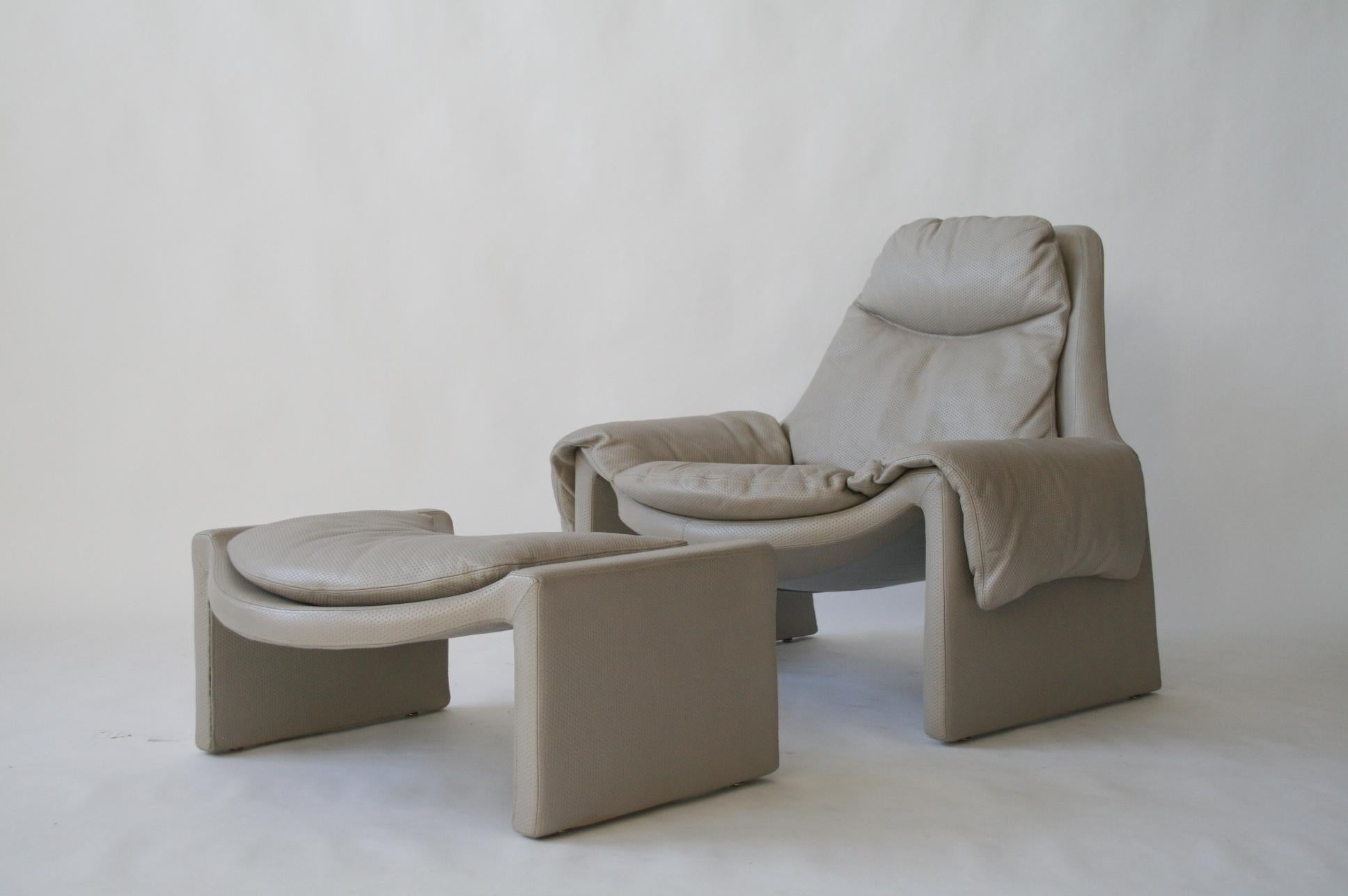 20th Century P-60 Saporiti Lounge Chair and Ottoman by Vittorio Introini