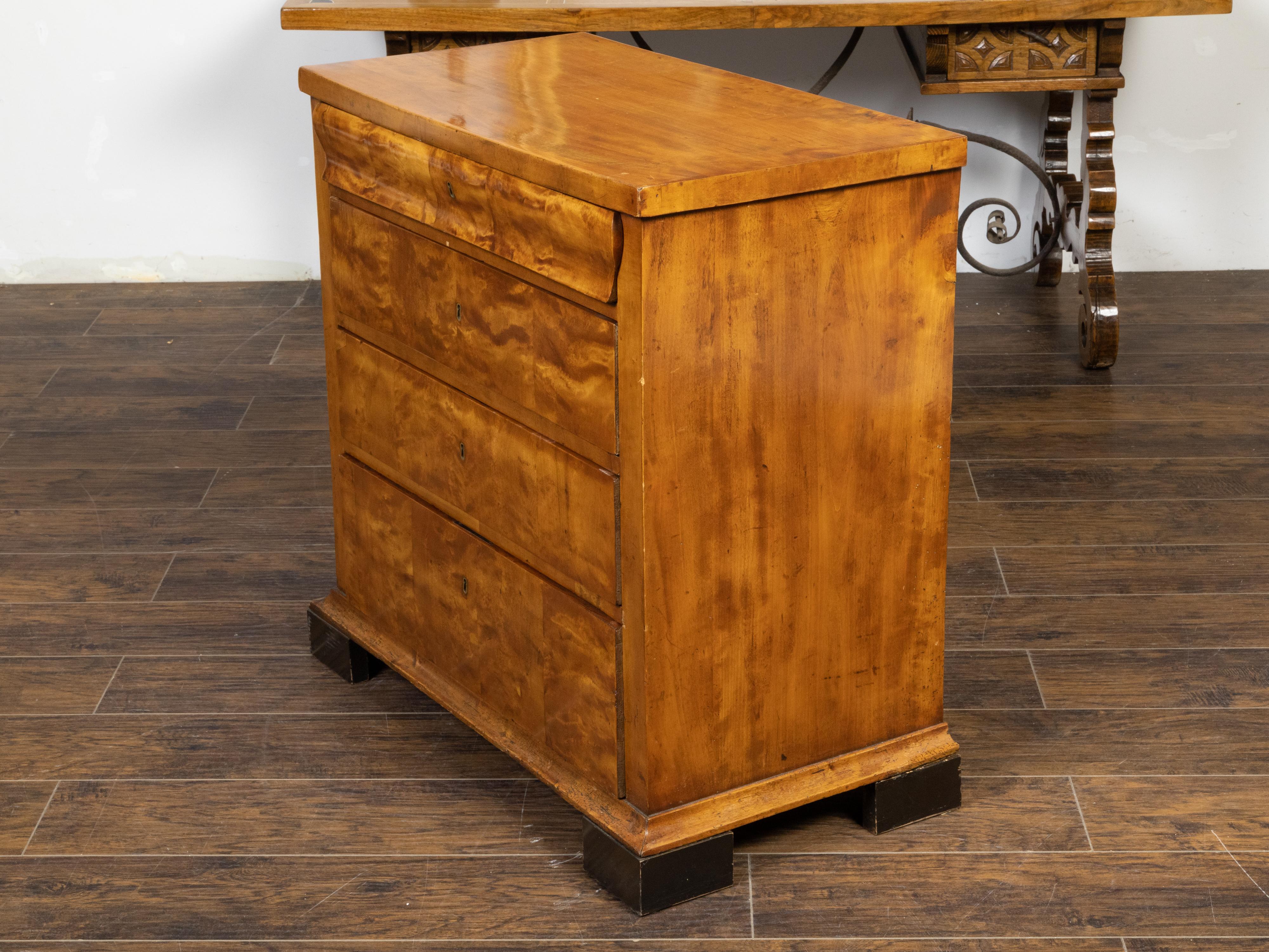 Biedermeier 19th Century Walnut Veneered Commode with Four Graduated Drawers For Sale 2