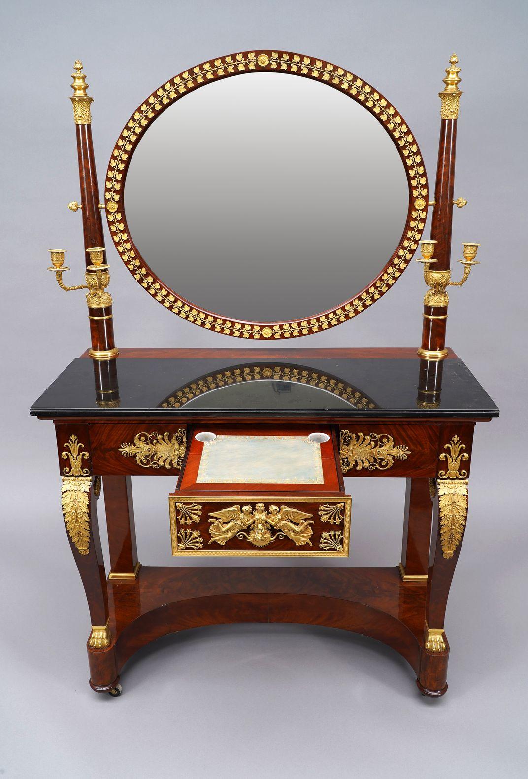P.-B. Marcion, Empire Frisierkommode, Frankreich, um 1810 (Vergoldet) im Angebot
