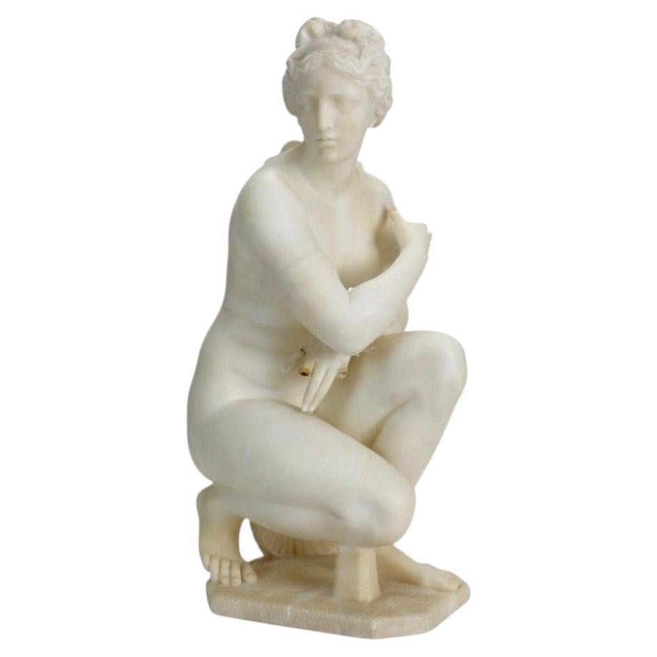 Statua in alabastro in stile P. Bazzanti “Venere accovacciata”, non firmata