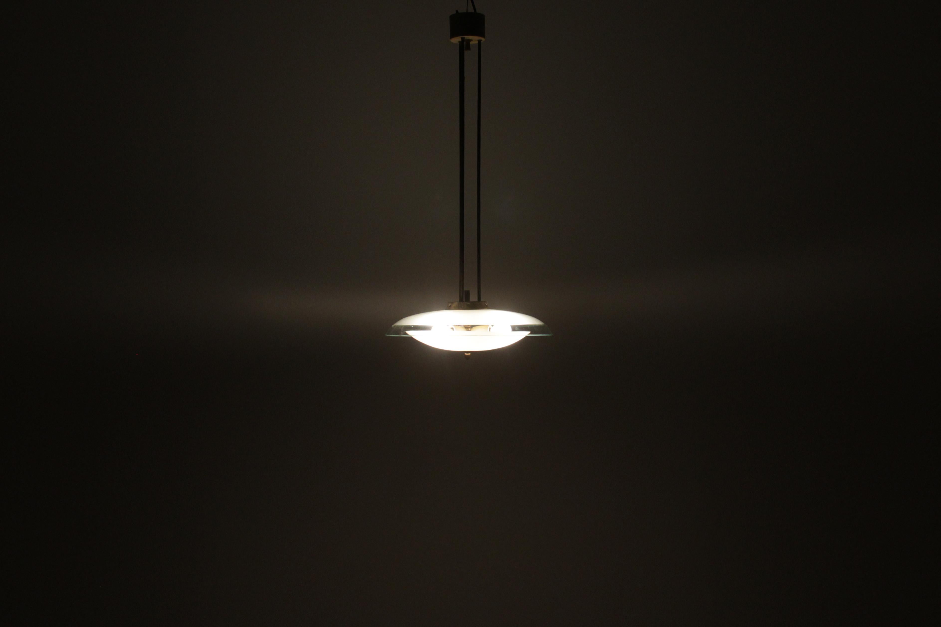 P. Chiesa for Fontana Arte (attr.) Brass & Curved Glass Chandelier 40s Italy For Sale 5