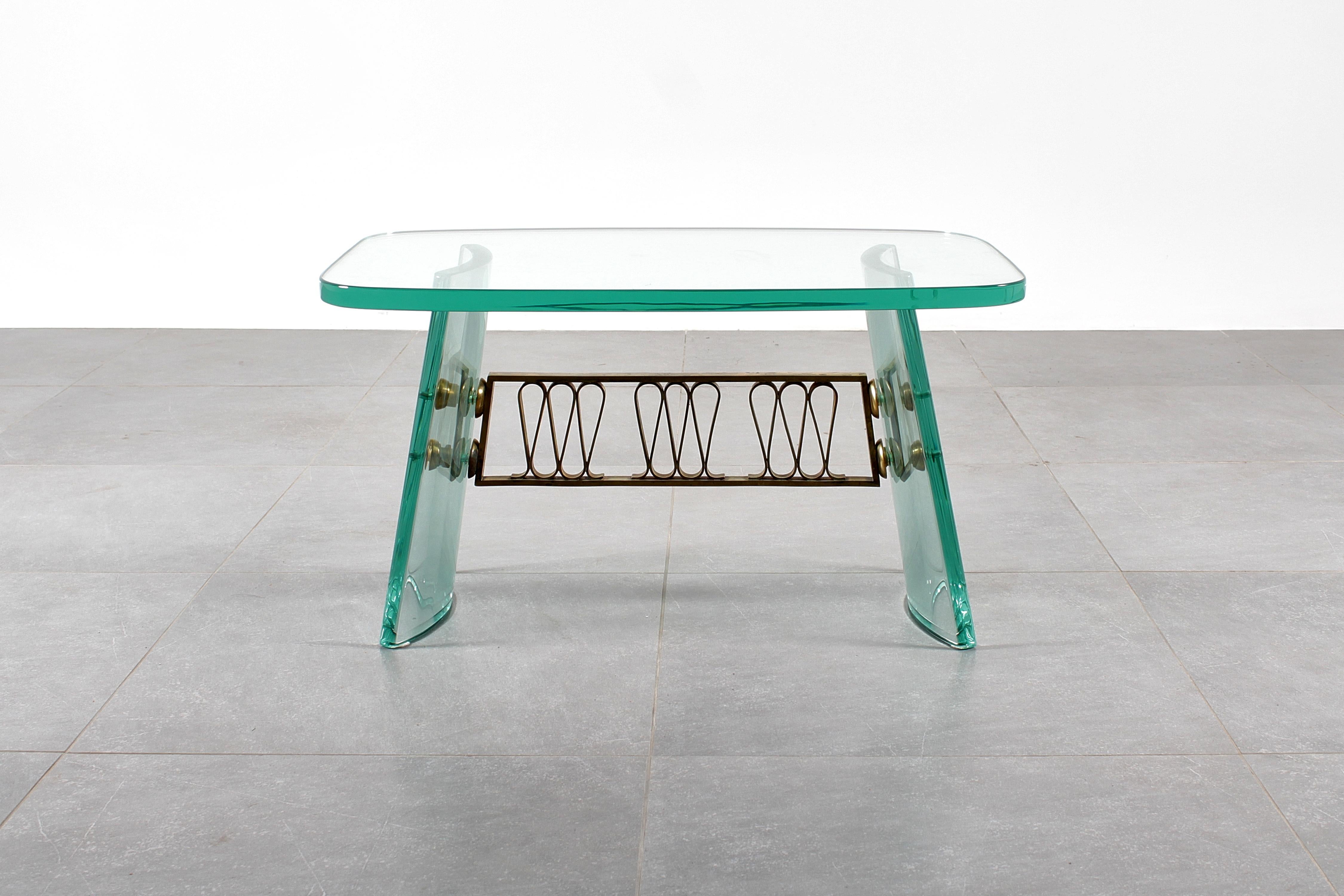 P. Chiesa für Fontana Arte: Couchtisch aus geschwungenem Glas und Messing, Italien, 40er-Jahre (Moderne der Mitte des Jahrhunderts) im Angebot