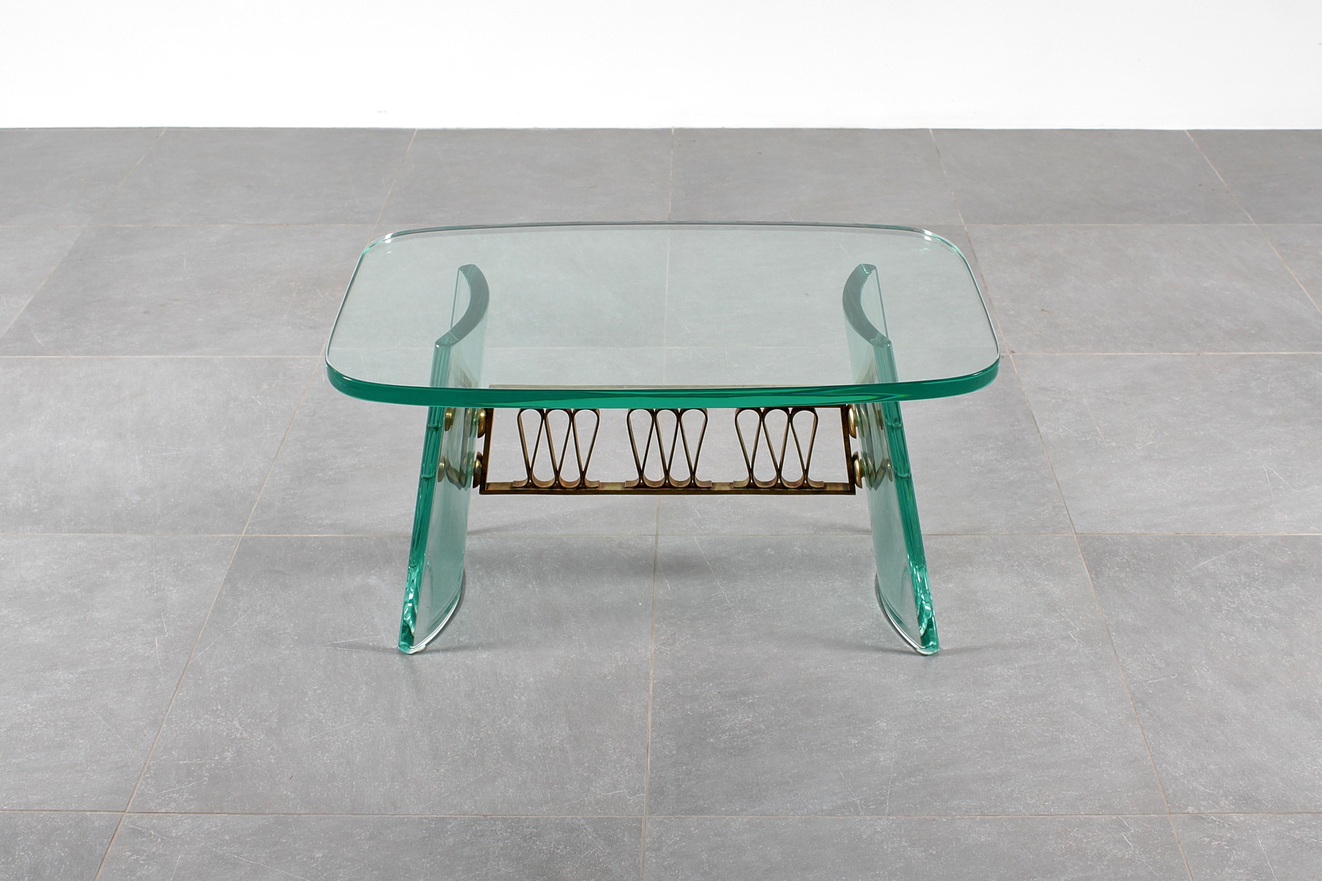P. Chiesa für Fontana Arte: Couchtisch aus geschwungenem Glas und Messing, Italien, 40er-Jahre (Italienisch) im Angebot