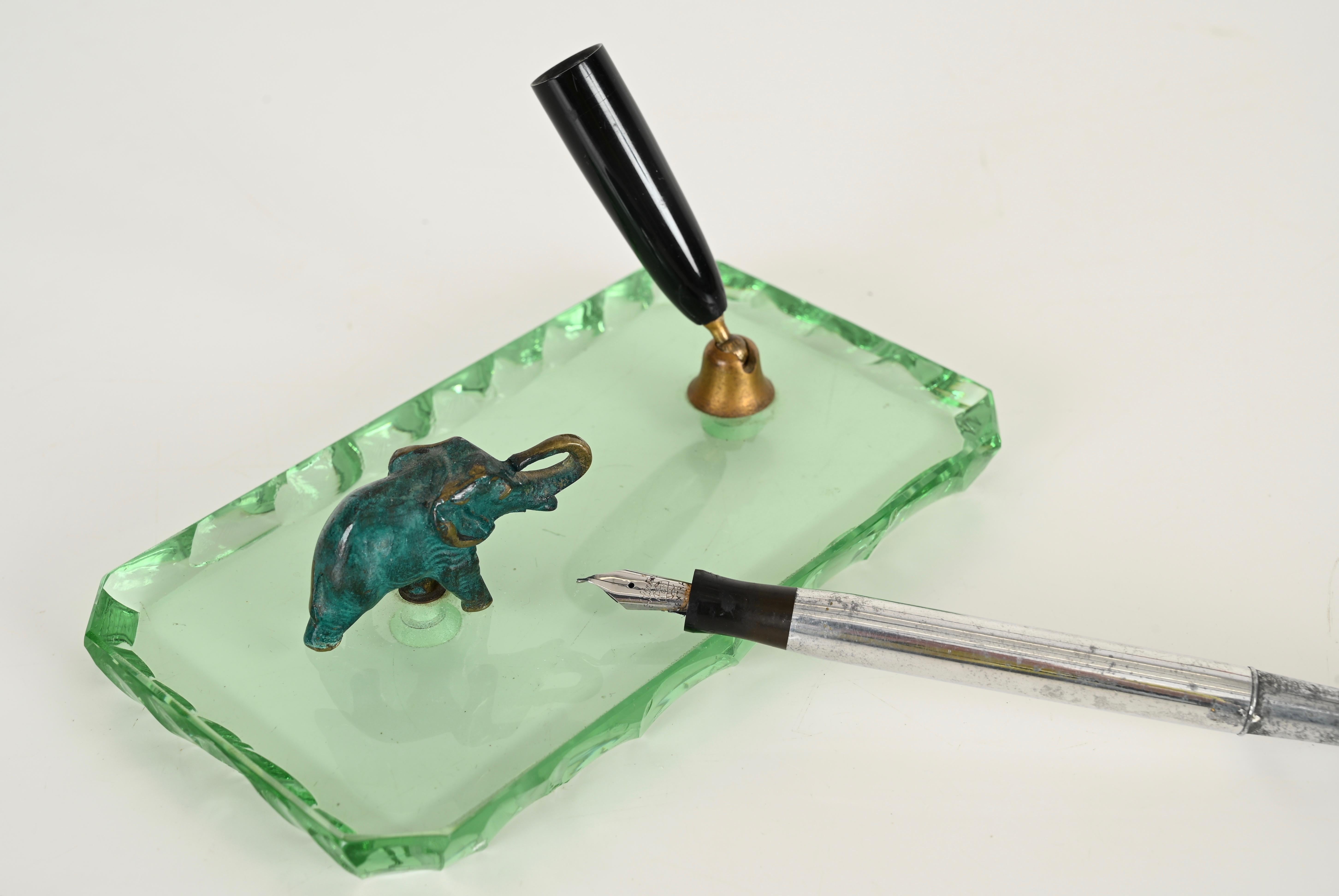 P. Chiesa Portapenne in vetro verde Nilo e bronzo di Fontana Arte, Italia anni '40 in vendita 4