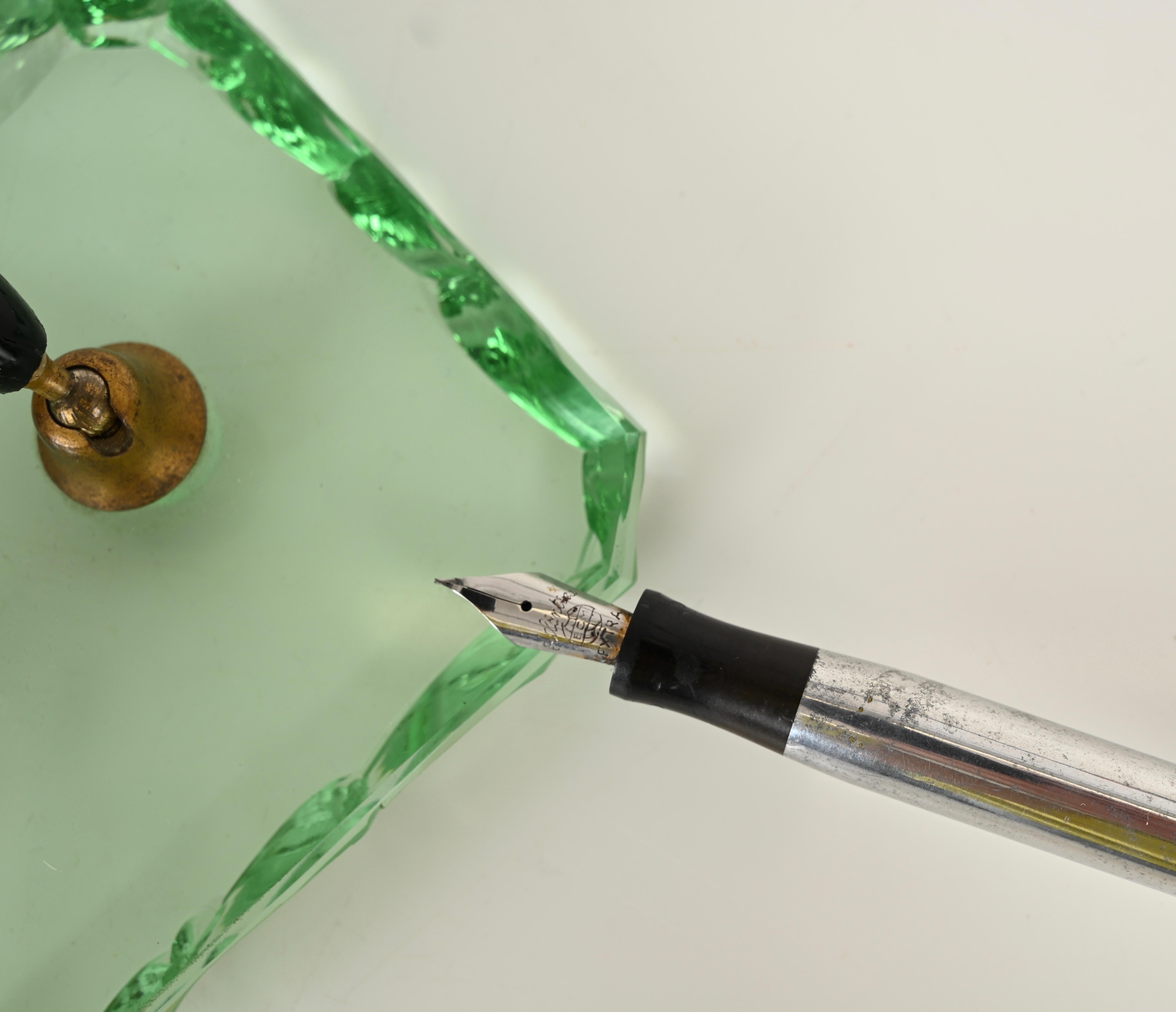 P. Chiesa Portapenne in vetro verde Nilo e bronzo di Fontana Arte, Italia anni '40 in vendita 5
