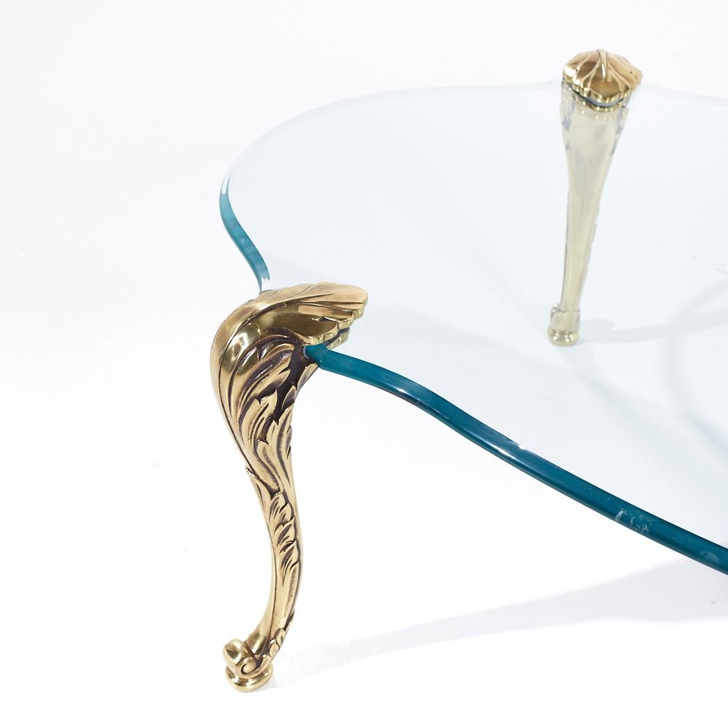 Laiton Table basse en laiton et verre de style P E Guerin en vente