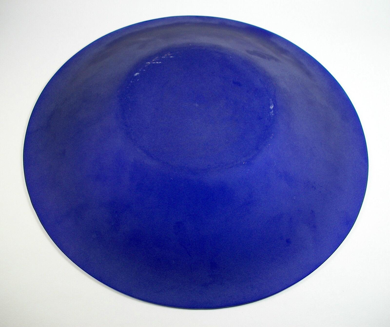 20th Century P. FOGARTY - Vintage Studio Glass Bowl - Etched & Frosted - Signed - Mid 20th C. For Sale