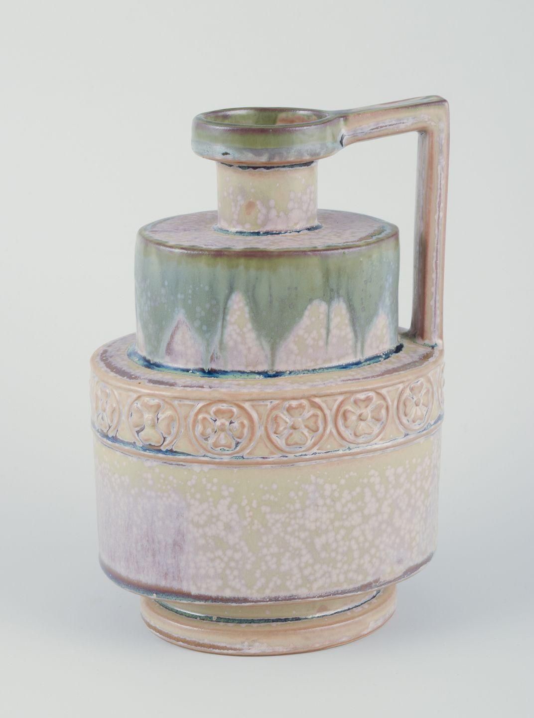 Francese P. Garnier, Enghien, Francia. Brocca in ceramica in stile Art Deco, anni '20/'30 in vendita