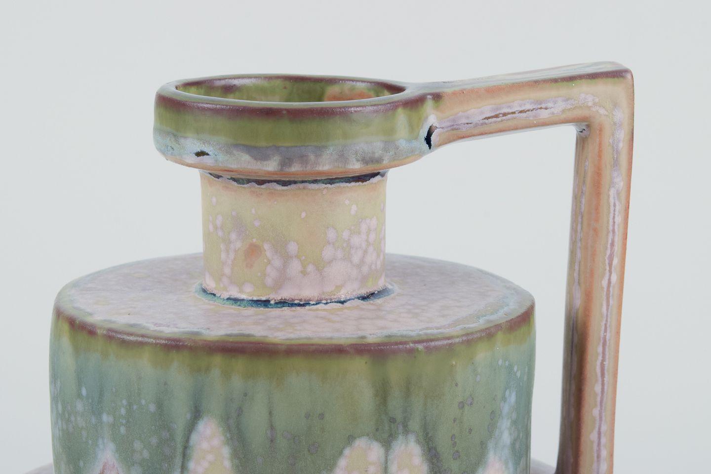 Smaltato P. Garnier, Enghien, Francia. Brocca in ceramica in stile Art Deco, anni '20/'30 in vendita