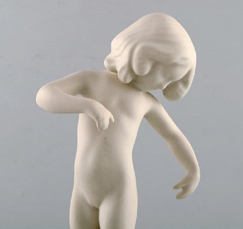 P. Ipsen's, Denmark. Girl no. 888.
In rare white glaze.
Venus Kalipygos, Design Kai Nielsen.
Measures: 22.2 x 10.5 cm.
Denmark, app. 1940s.
In perfect condition.