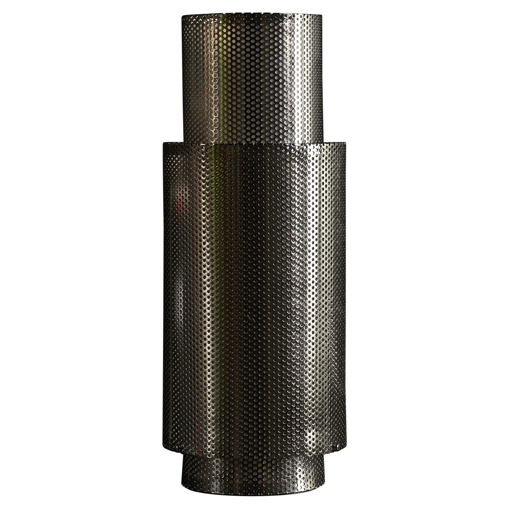 P-Lamp - Nickel. Lampe perforée sculpturale de Solmistudio - Fabriquée en Italie en vente