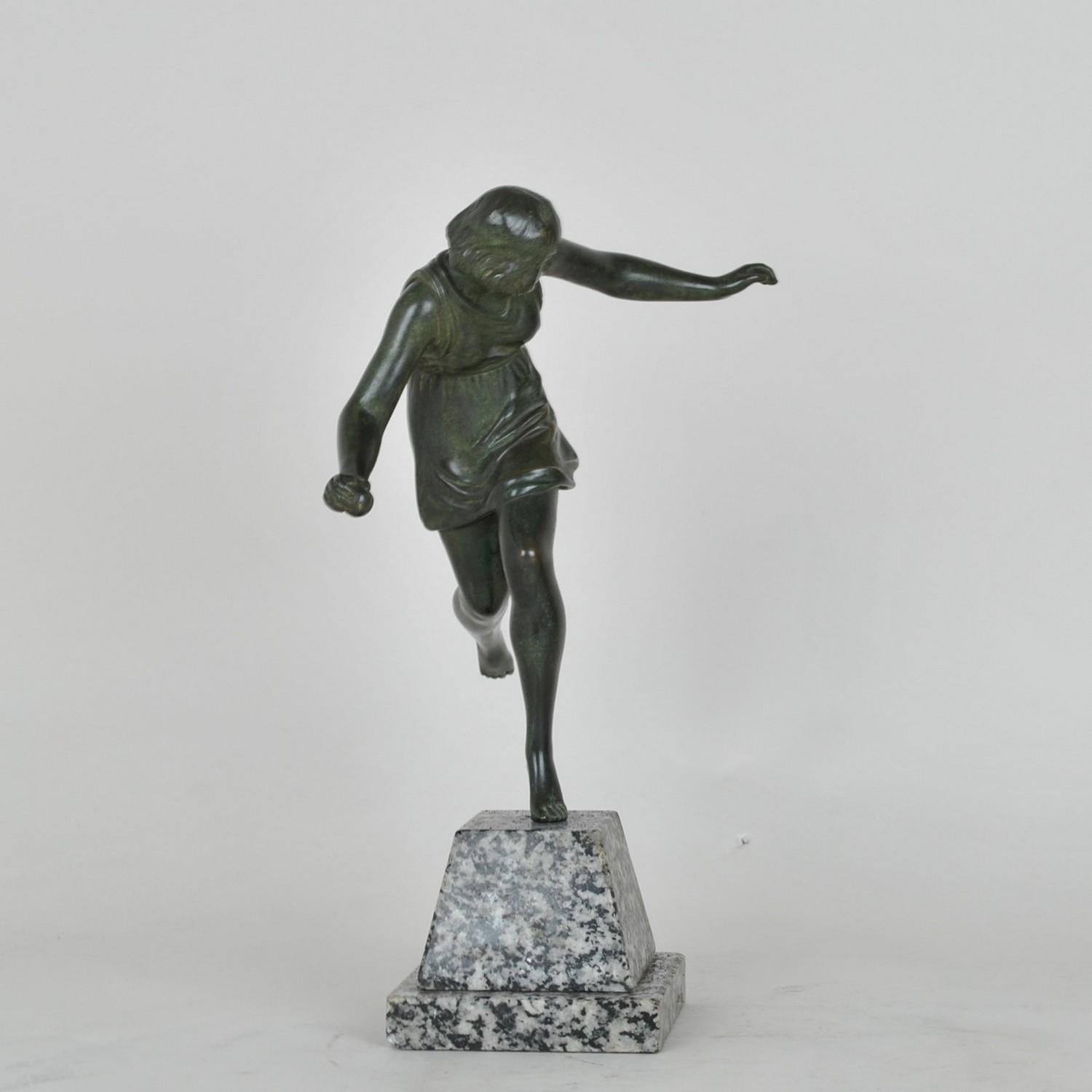P Le Faguays, Femme avec la boule, signé Bronze, Art Déco, 20ème siècle Bon état à MARSEILLE, FR
