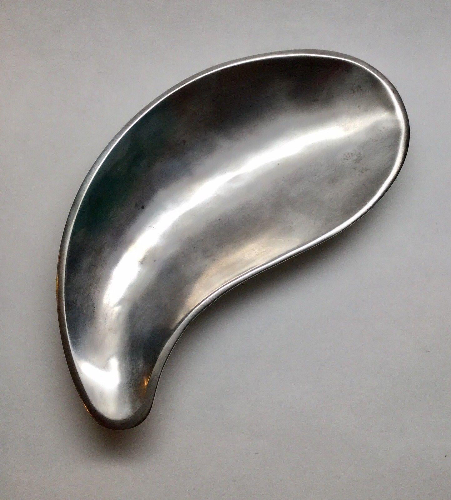 P. Lopez G Mexico sterling silver contemporary paisley shape footed dish. 
Marked: MADE IN MEXICO, STERLING 0.925, 
P.LOPEZ G (G is worn). 
Measures: 8 1/2