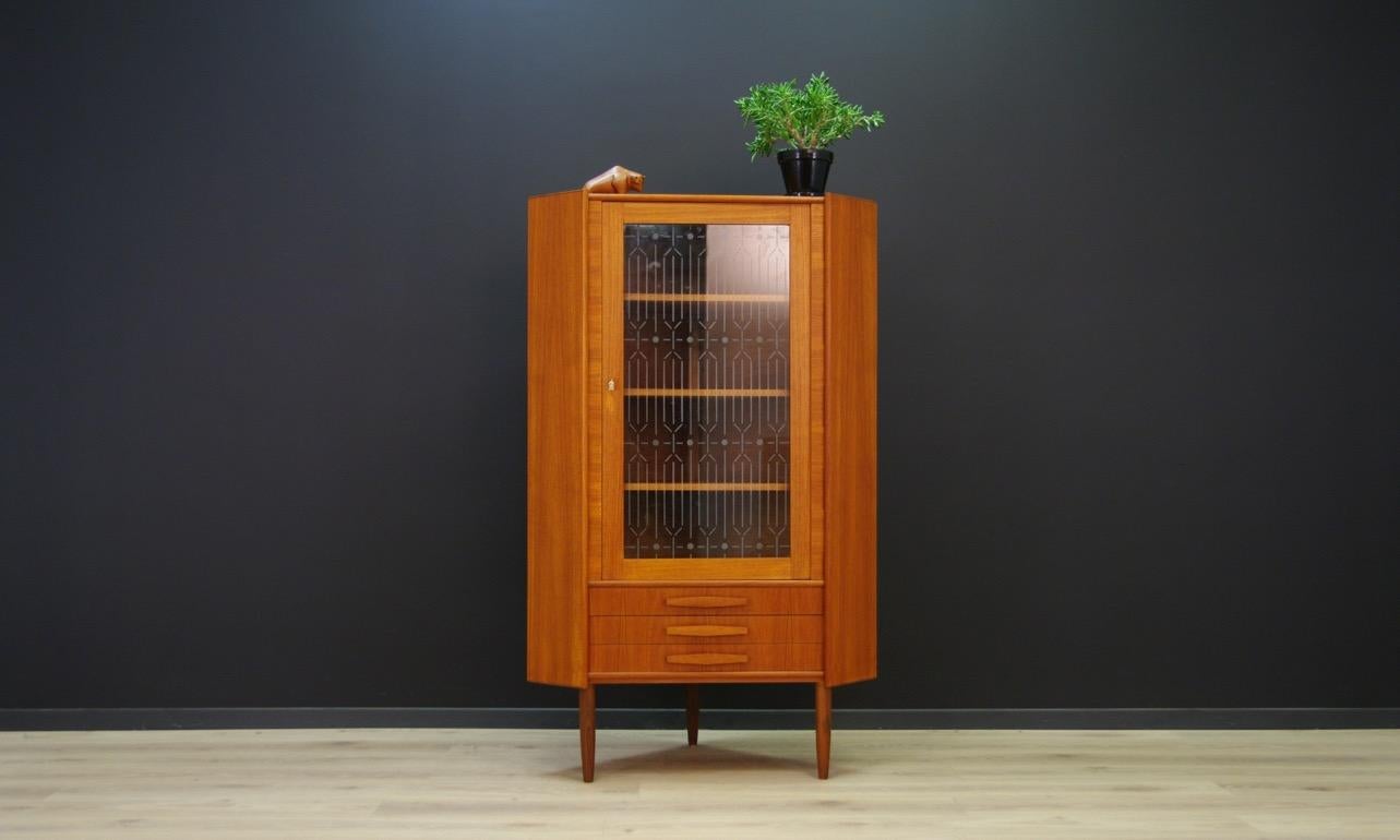 Minimalistic corner cabinet from the 1960s-1970s manufactured in P. Rimme's Møbelfabrik, Danish design. Item finished with teak veneer, inside a roomy space with shelves. Additional advantages are three exterior drawers, and decorative glass.
