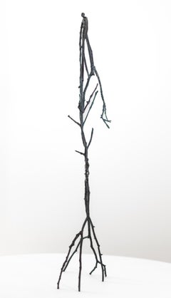 Assist - Surrealistische, abstrakte, männliche, figurative Bronze-Tischskulptur