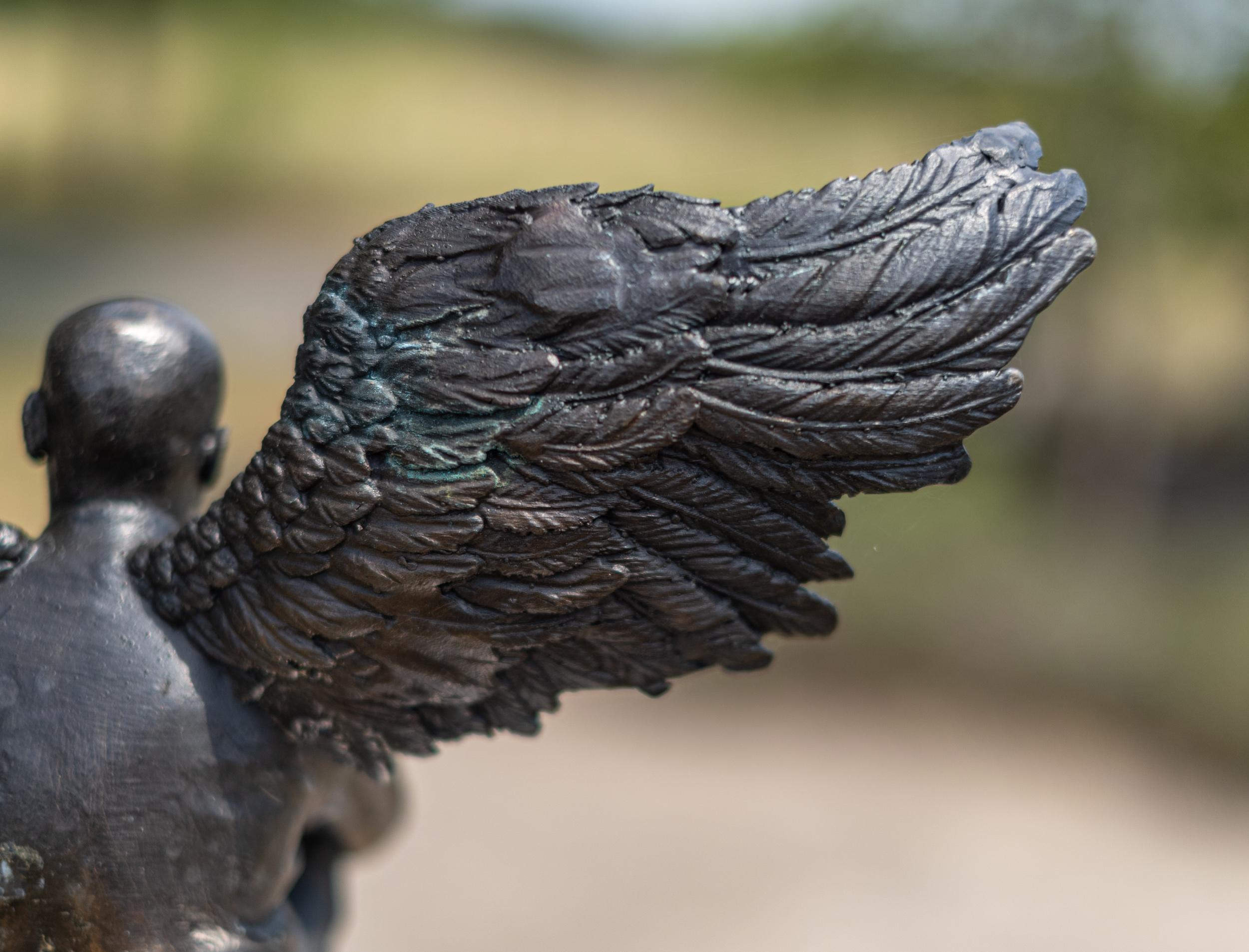 Conversation - surréaliste, contemporaine, figurative, bronze, sculpture d'extérieur en vente 5