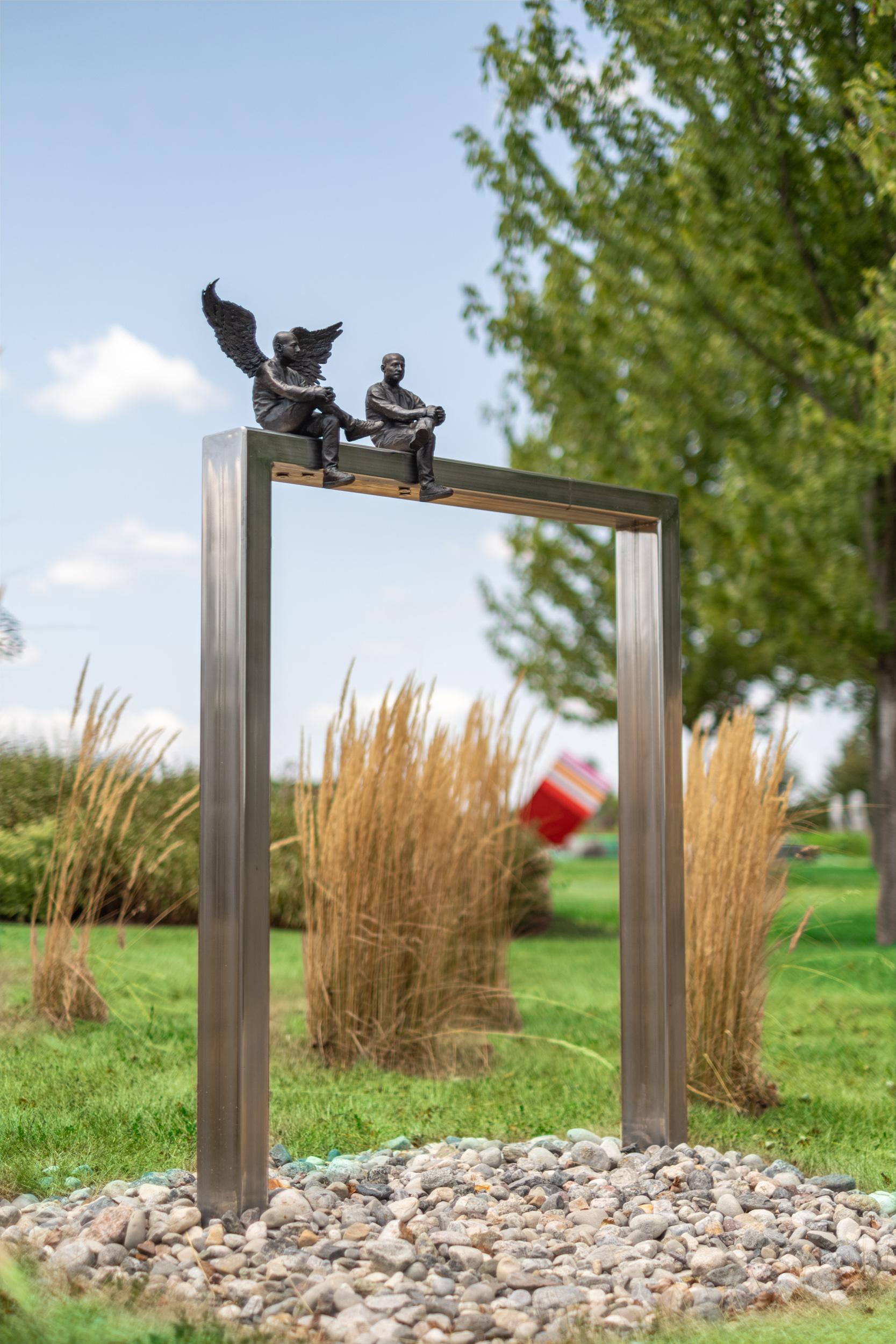 Conversation - surréaliste, contemporaine, figurative, bronze, sculpture d'extérieur - Contemporain Sculpture par Roch Smith
