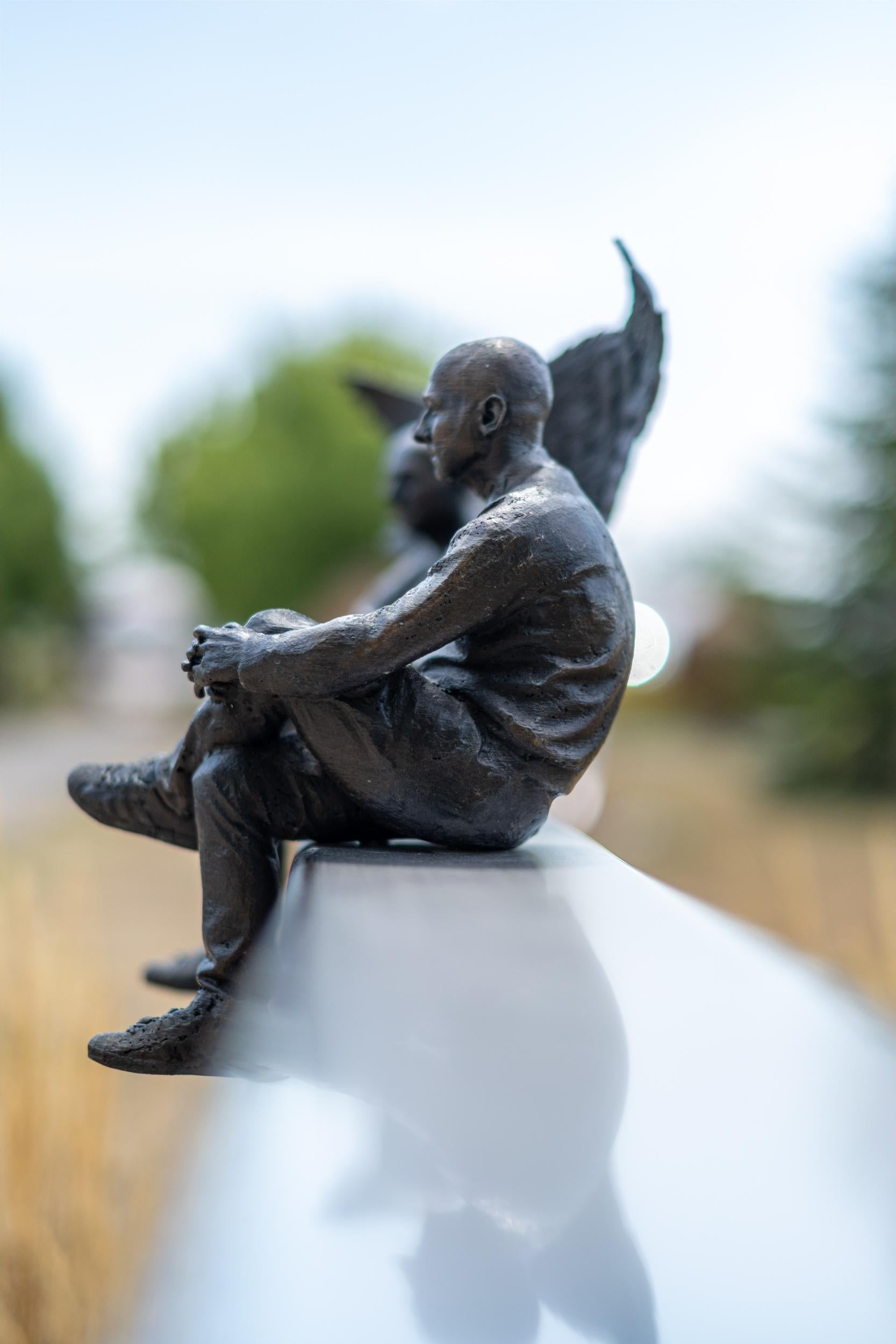 Cette sculpture figurative contemporaine en métal pour l'extérieur est une œuvre de Roch Smith.

Le langage visuel distinctif de l'artiste canadien Roch Smith capte notre imagination collective. Connu pour son approche amusante de thèmes importants,