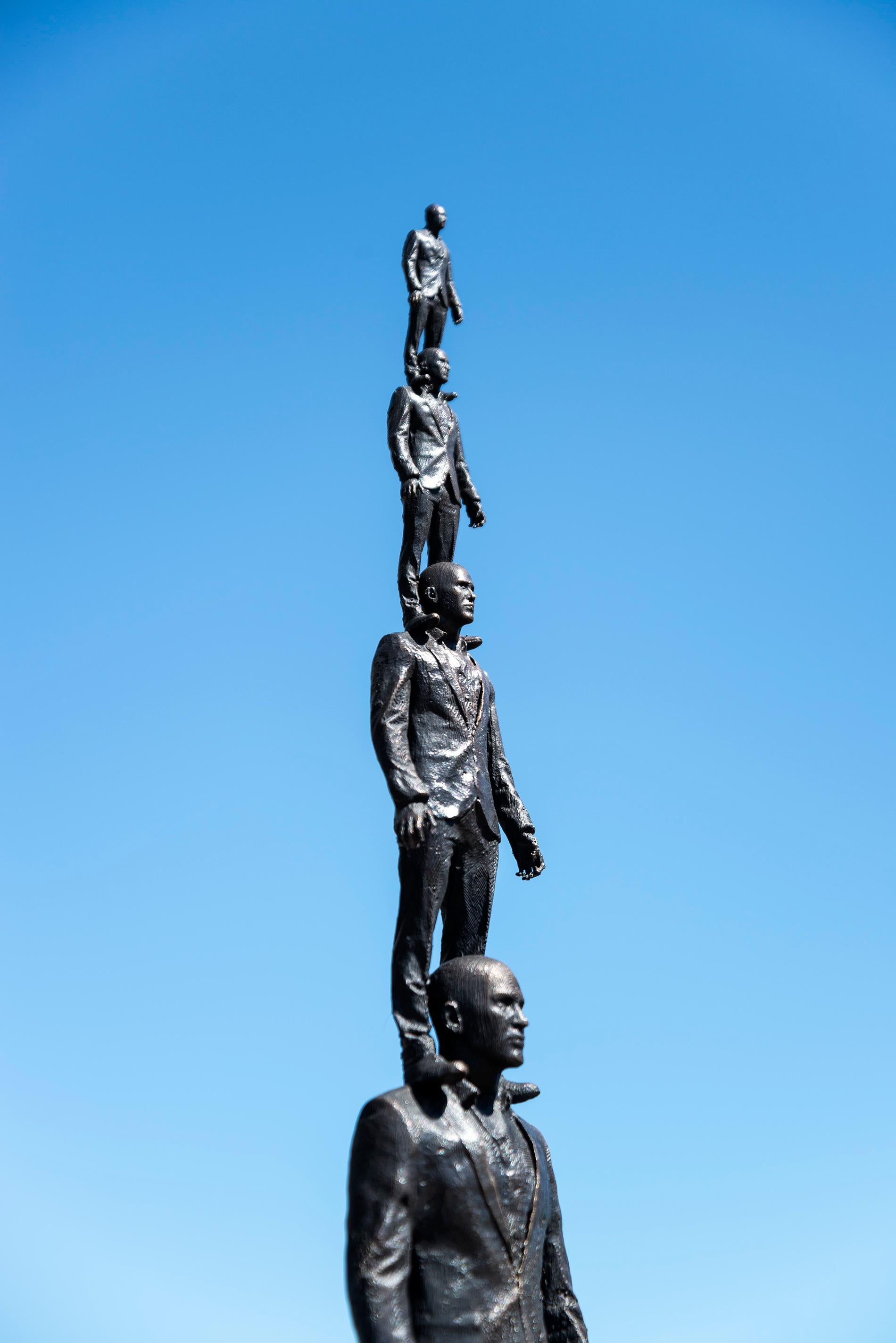 Ésta será la última escultura de esta serie. El vaciado puede tardar entre 4 y 6 semanas. 

La inspirada escultura de bronce de Roch Smith es un ingenioso 